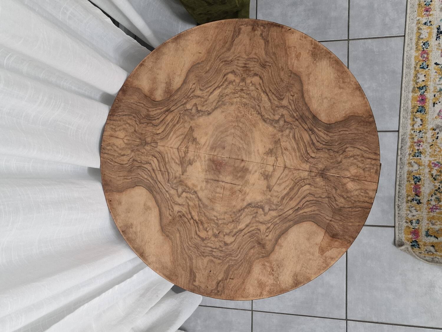 Round coffee table