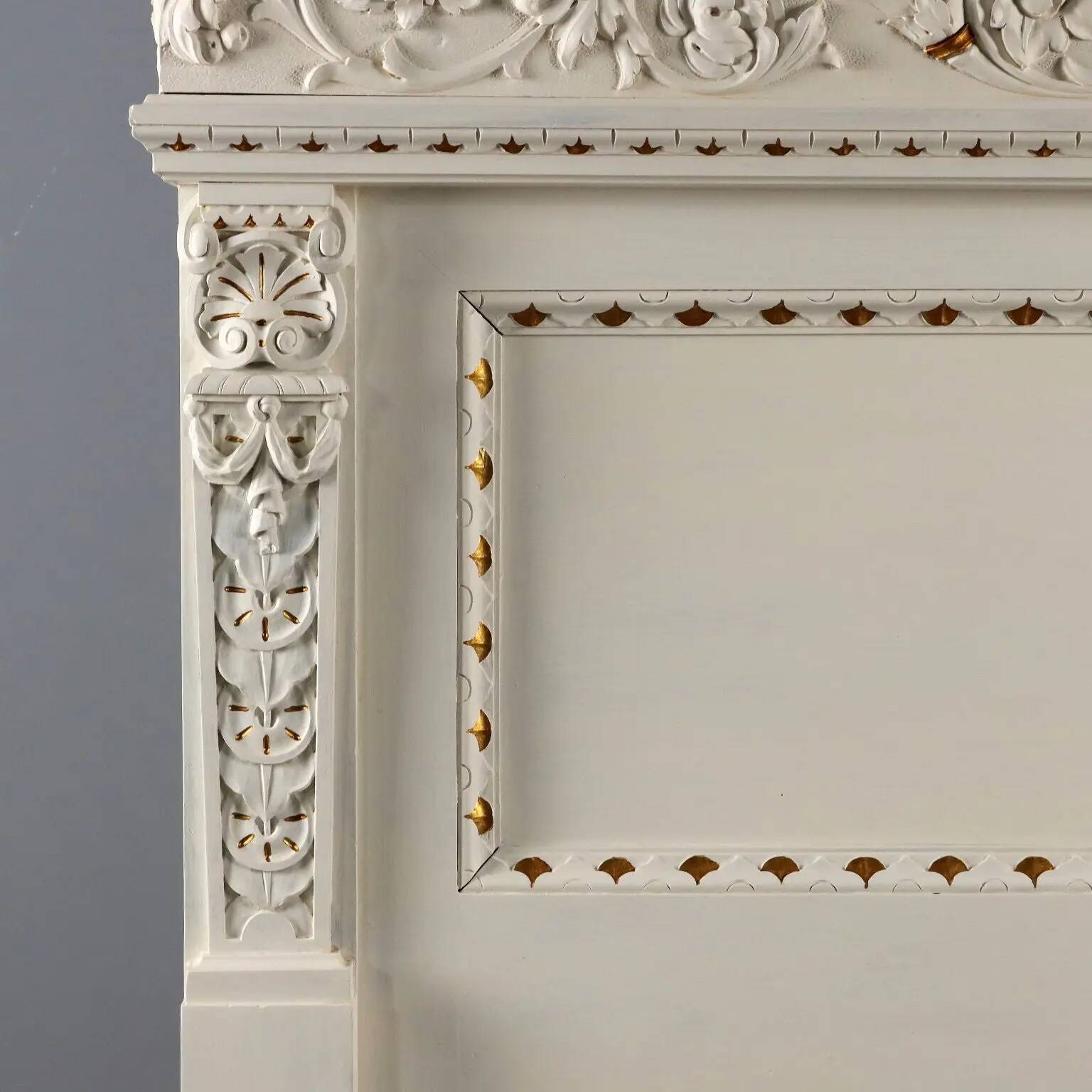 Lit ancien de style néo-Renaissance en peuplier sculpté, XXe siècle