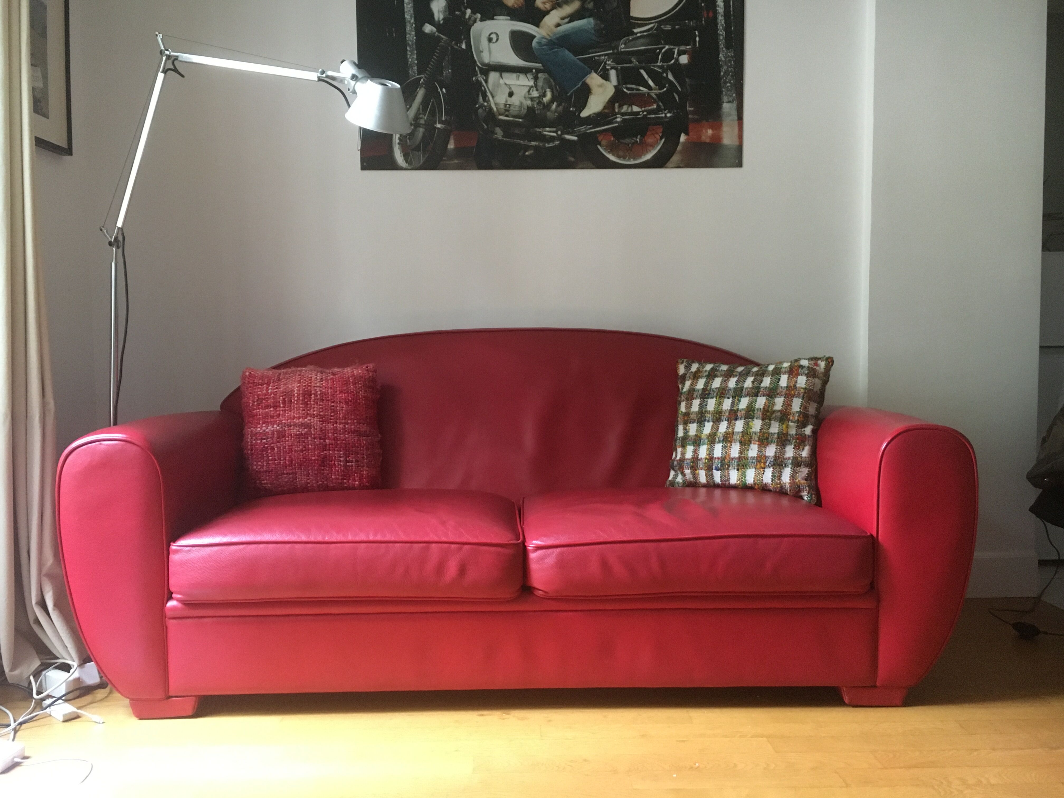 Sofa Hugues Chevalier red hermes