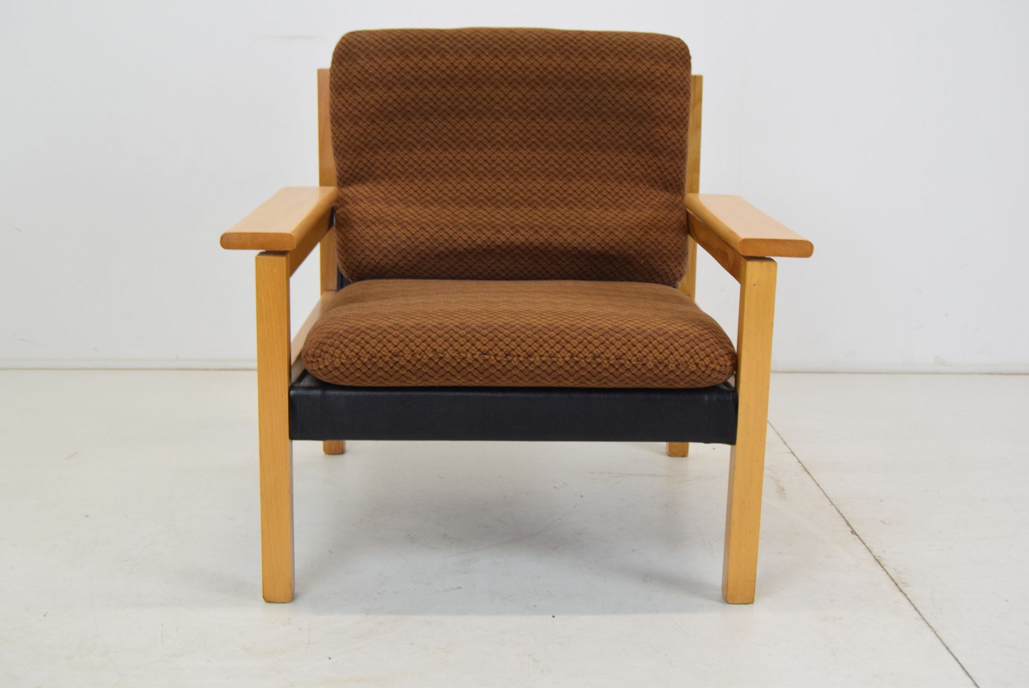 Fauteuil design du milieu du siècle, Tchécoslovaquie, années 1970.