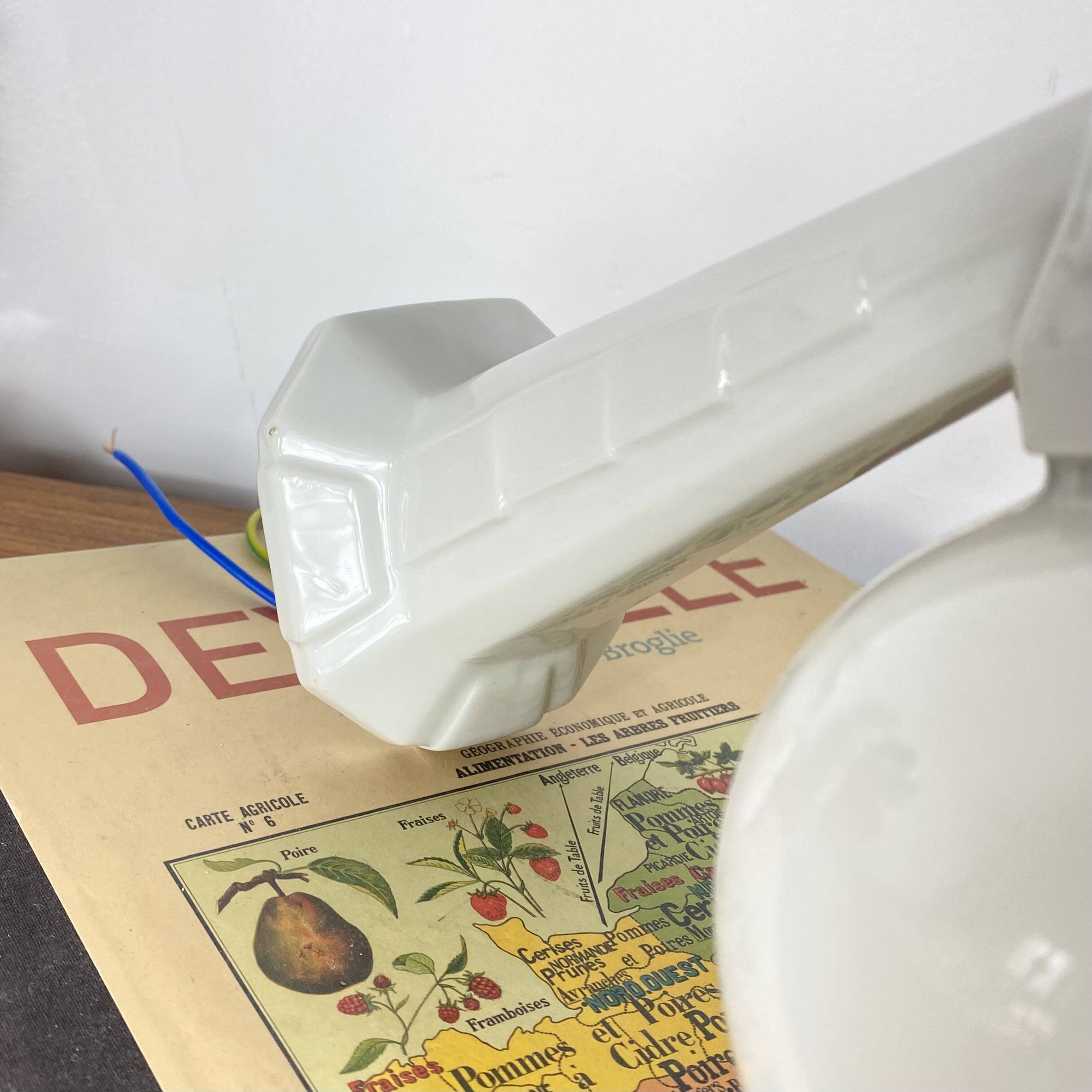 Swan neck wall light in ceramic with an opaline white glass globe.