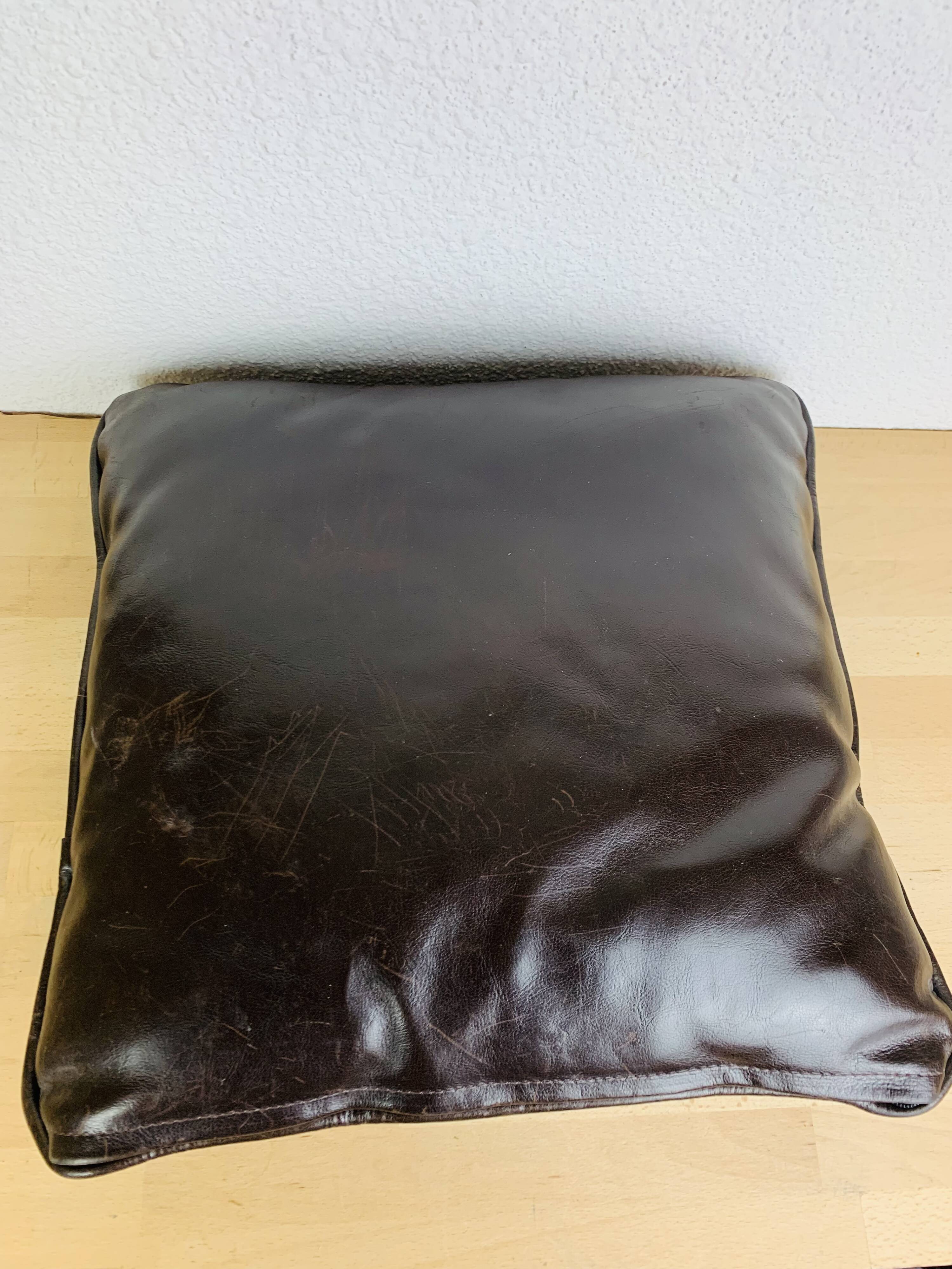 Coussin vintage en cuir