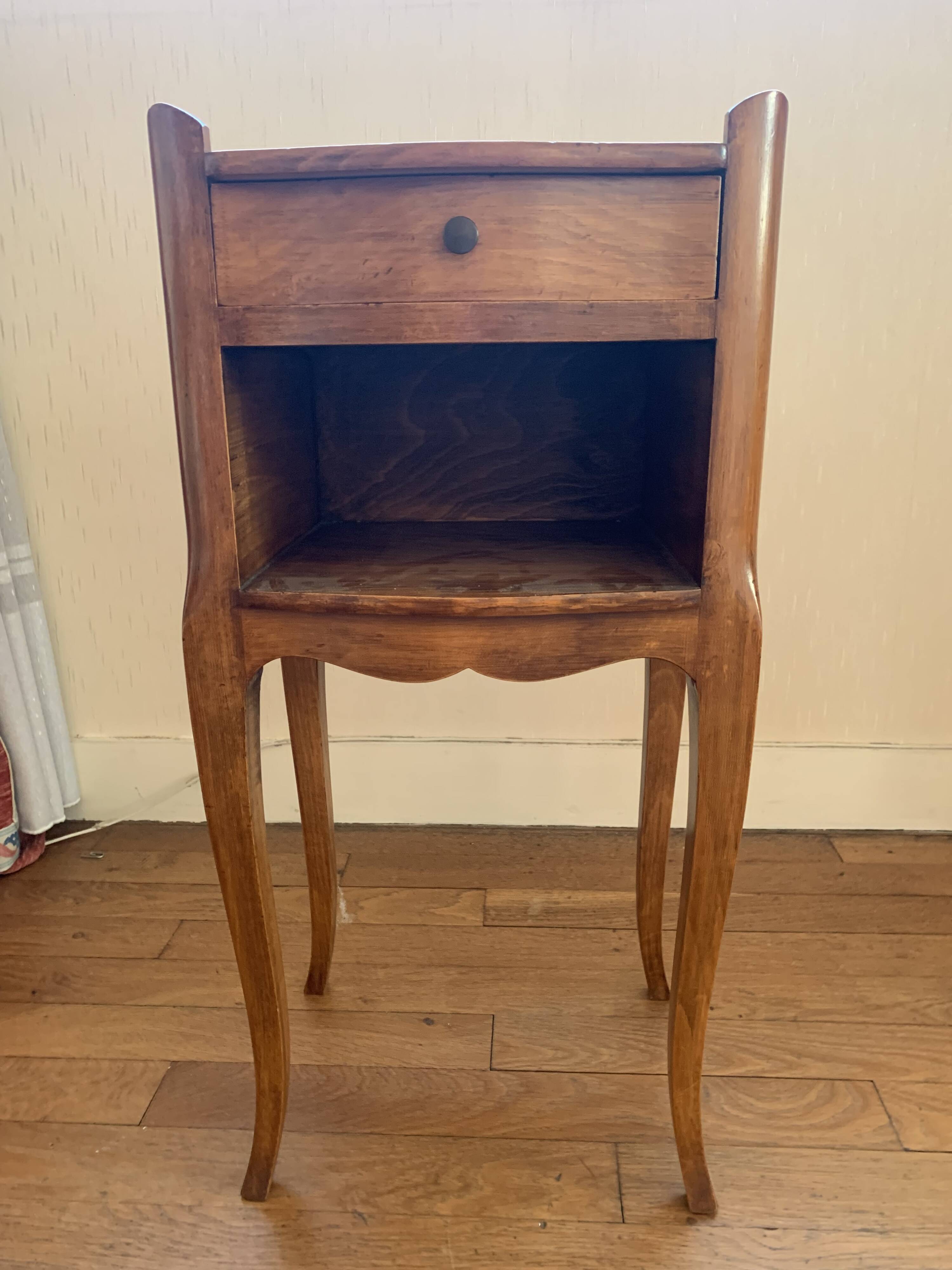 Table de chevet en bois