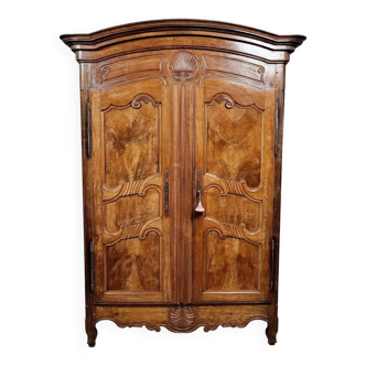 Armoire Charolaise époque Louis XV en noyer vers 1750