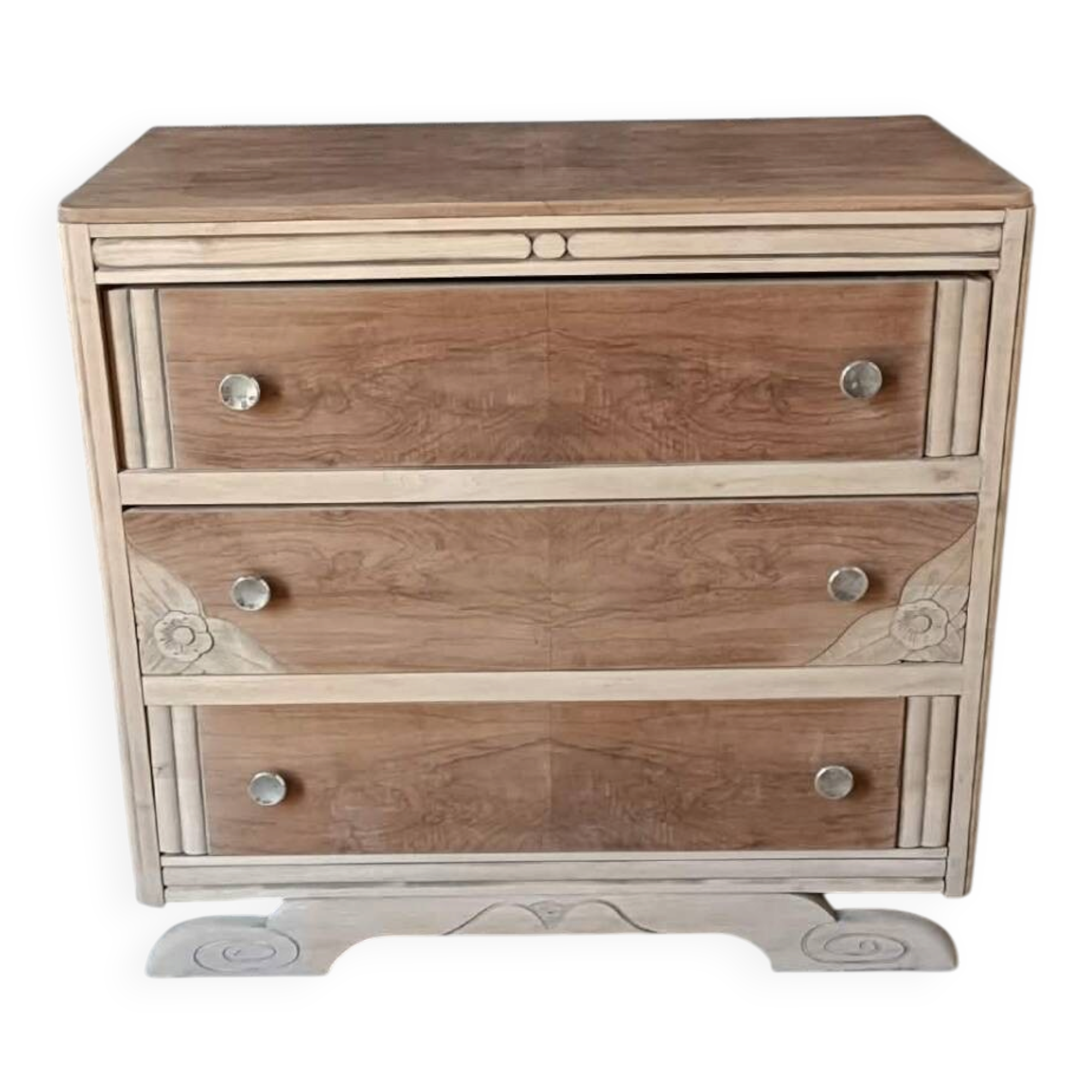 Wooden chest of drawers