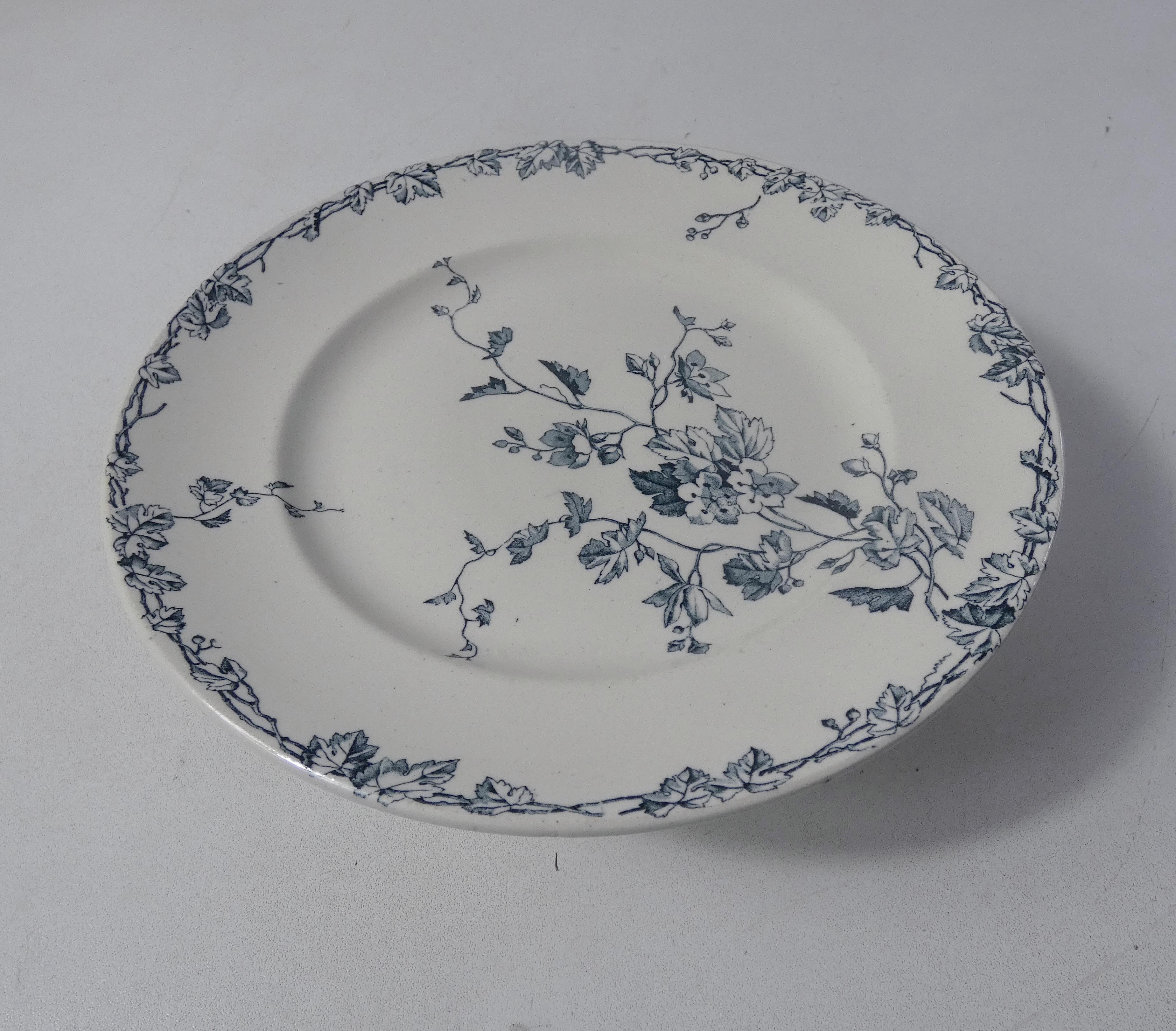 Iron earth old plate on foot compotier spring