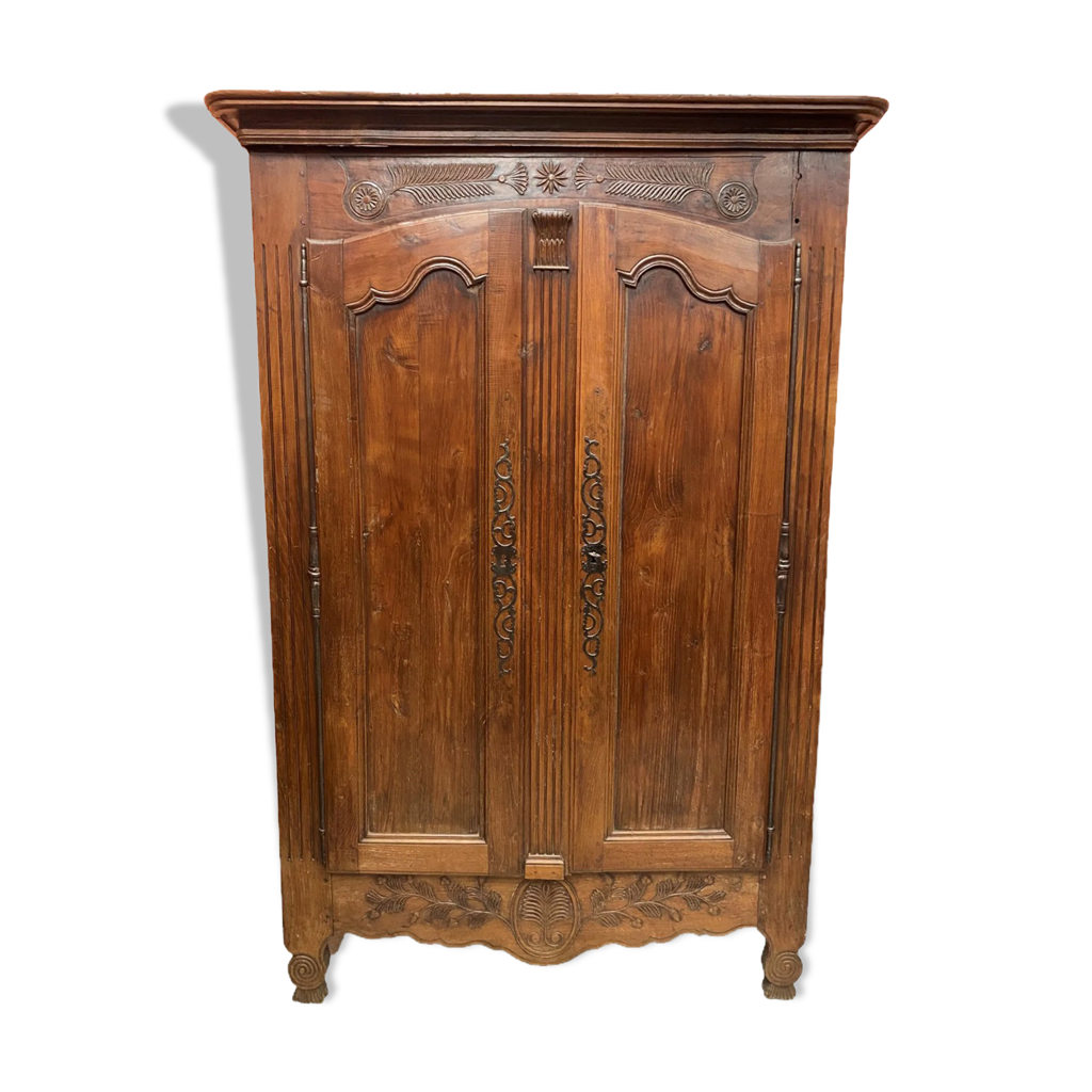 Armoire à linge ancienne noyer mouluré et sculpté XVIIIème siècle