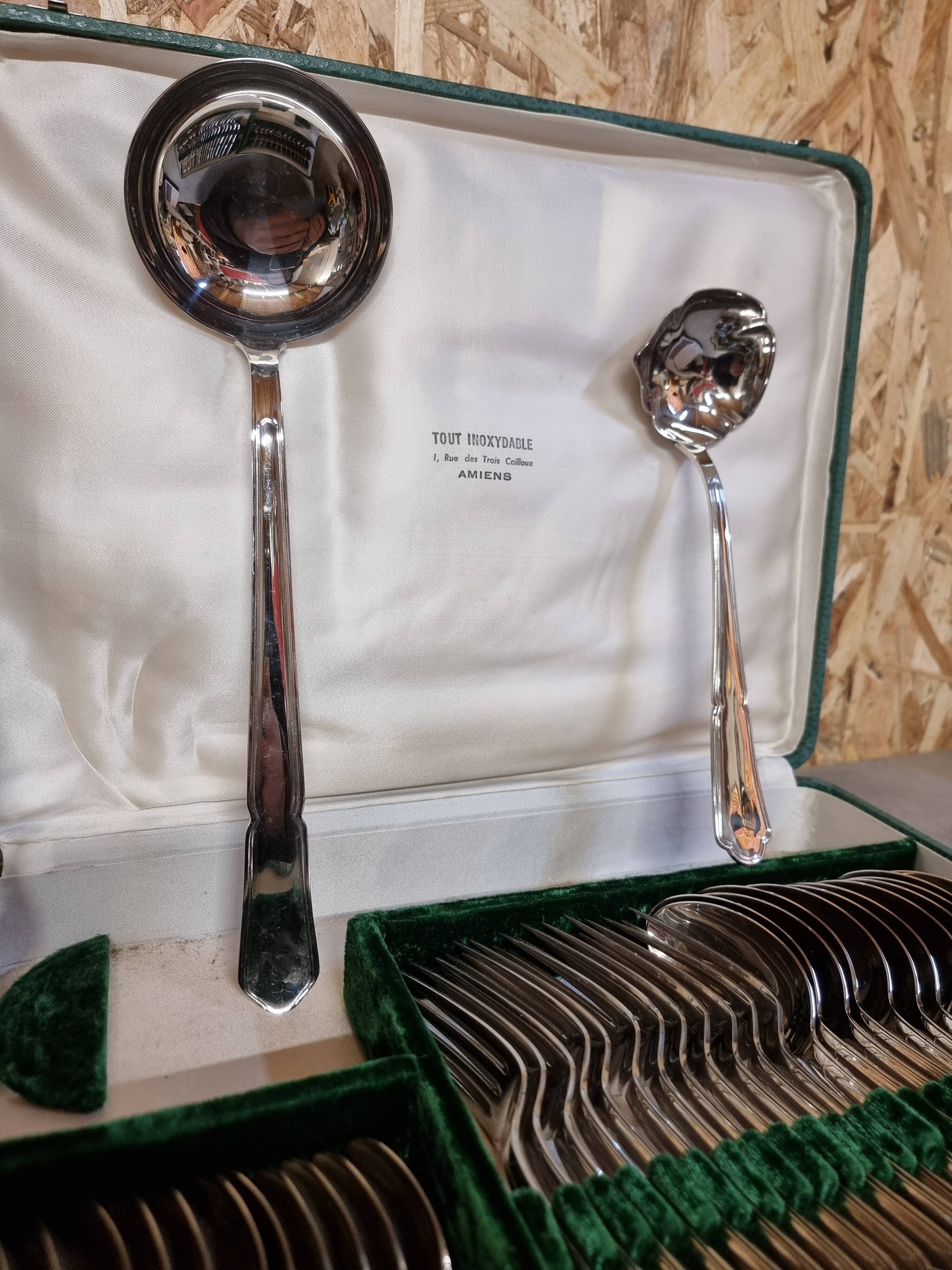 Stainless steel cutlery housekeeper