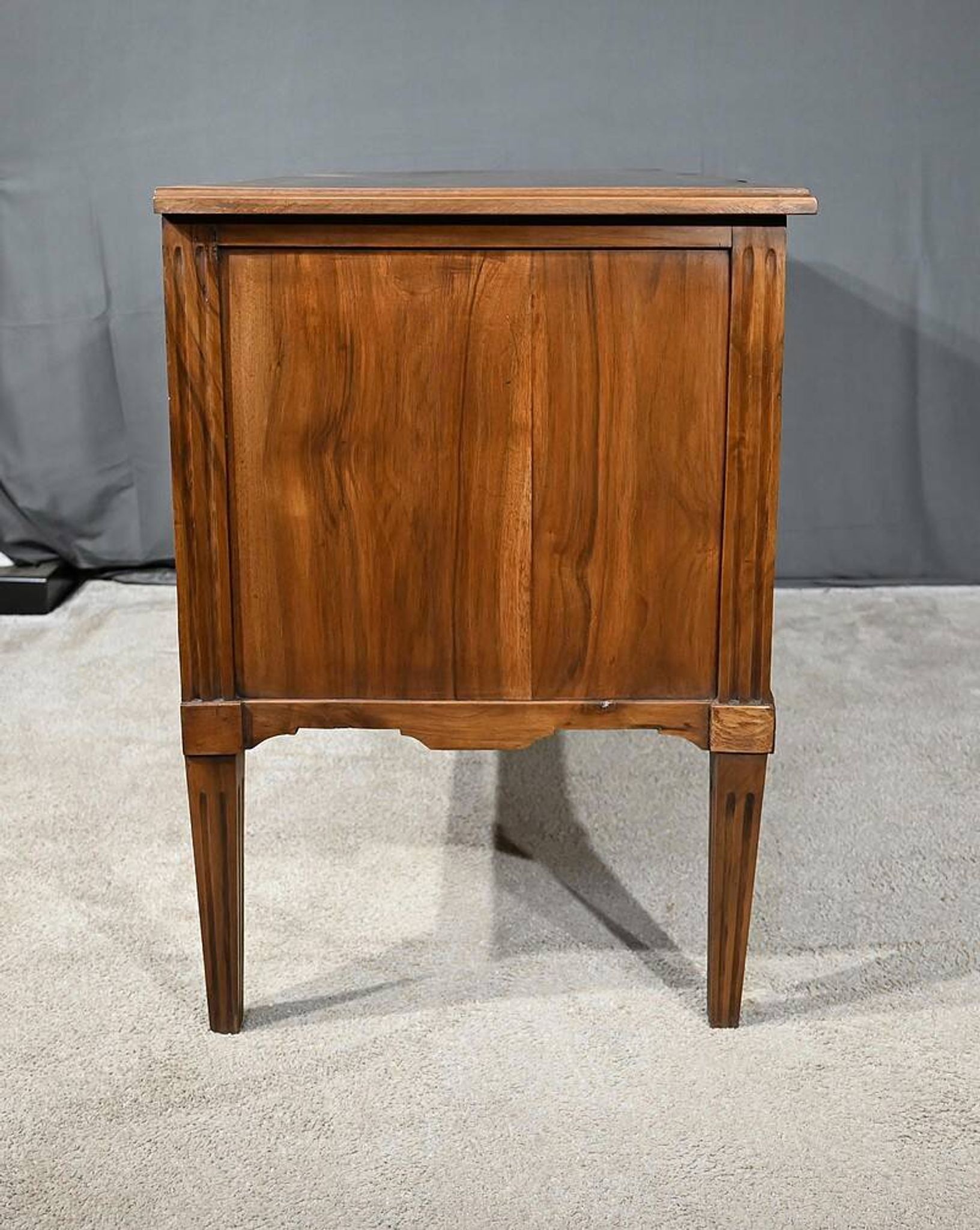 Walnut Jumping Commode, Louis XVI period – Late 18th century