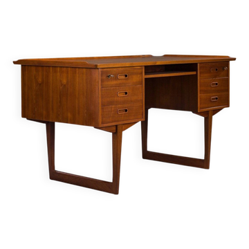 Bureau en teck autonome danois des années 1960 avec bord surélevé.