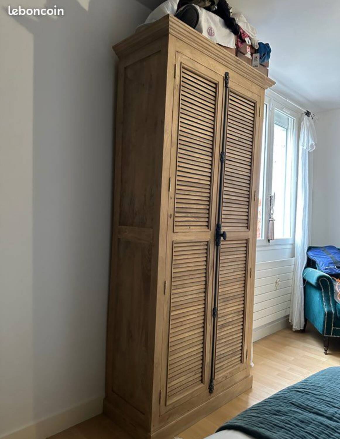 Armoire motif persienne et crémone métal