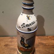 Bouteille à liqueur "Pineau" en faïence