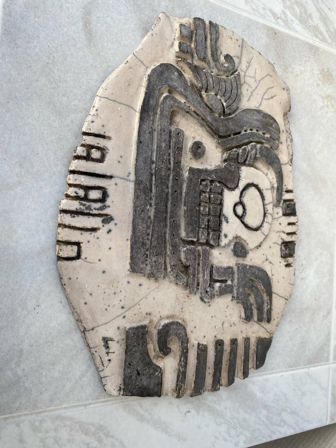Ceramic wall plaque signed unique piece, pre-Columbian art.