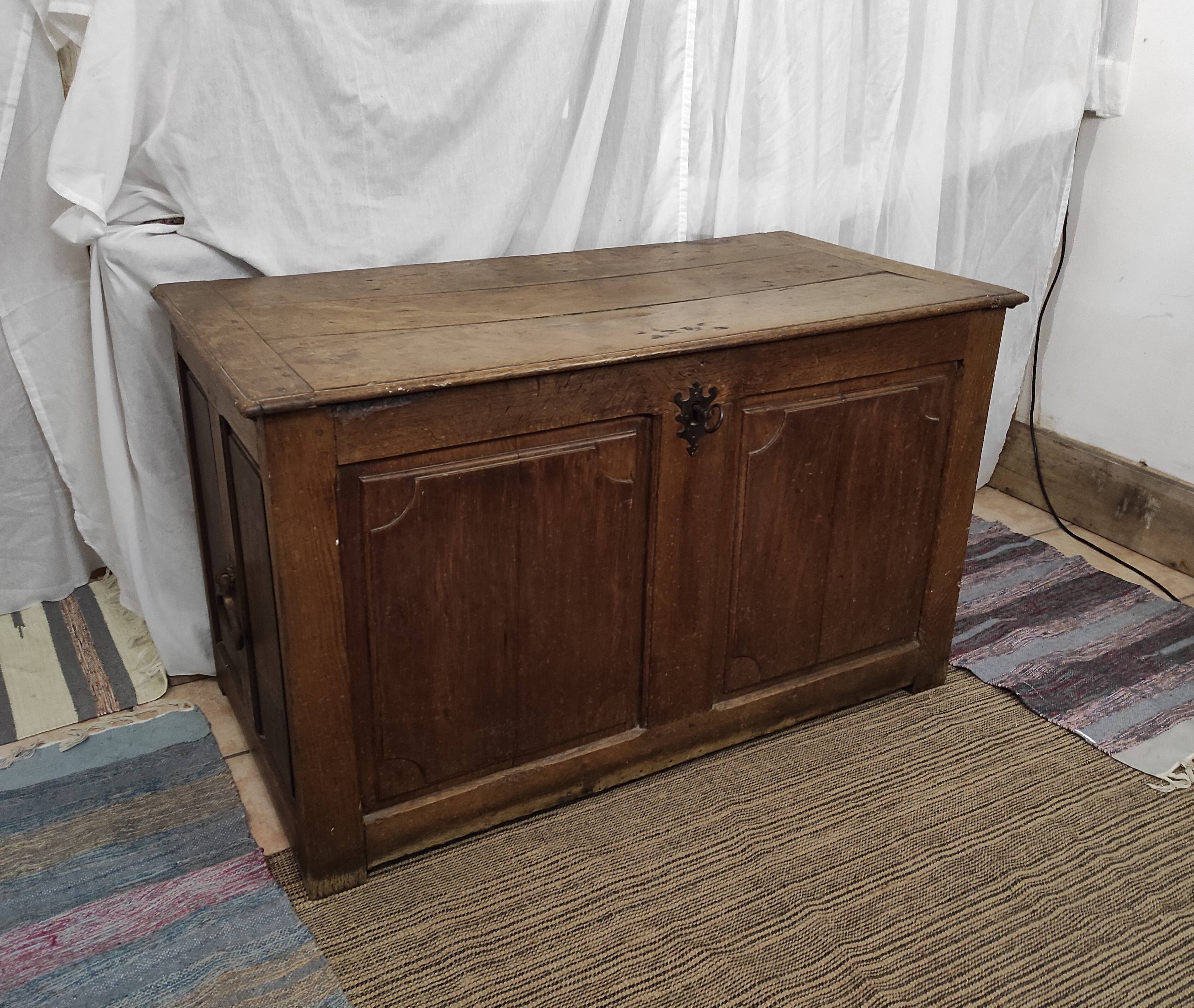 Trunk / trunk in oak 19th