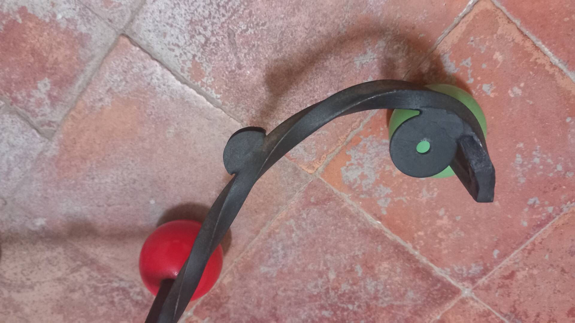 Vintage wall coat rack "Atomic" in wrought iron with multicoloured balls.