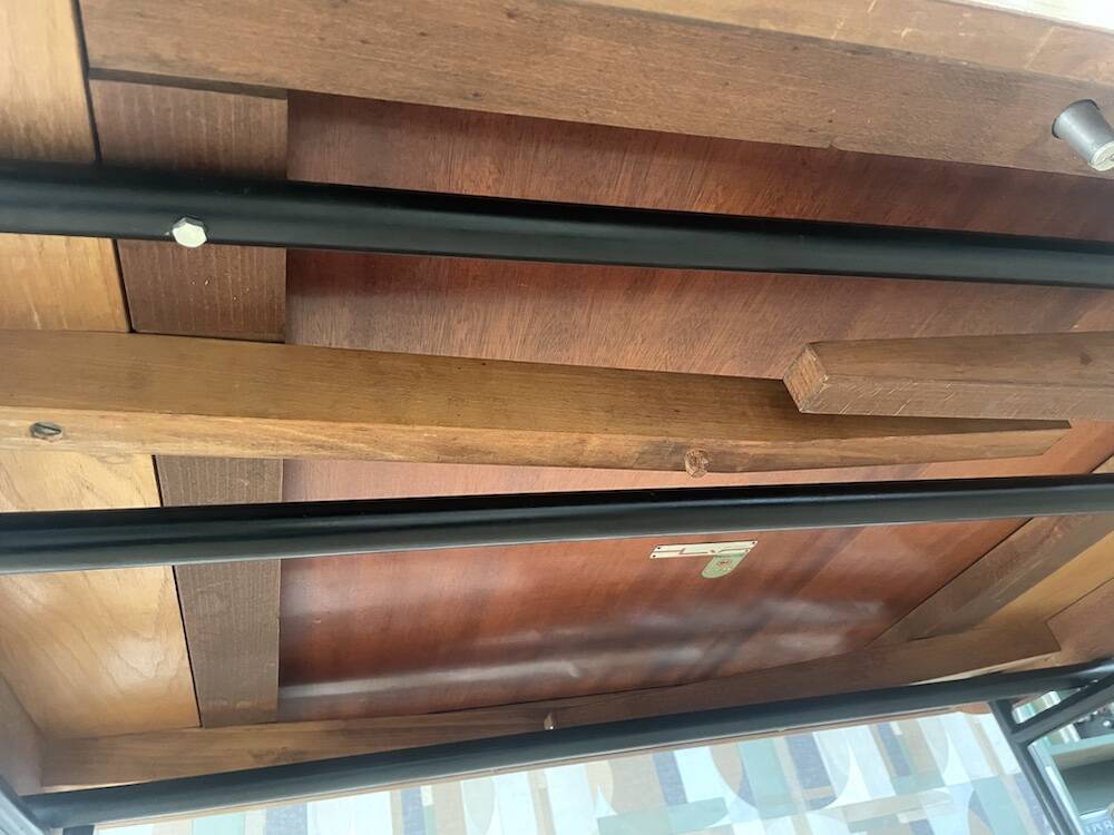 Extendable table designed by Alain Richard