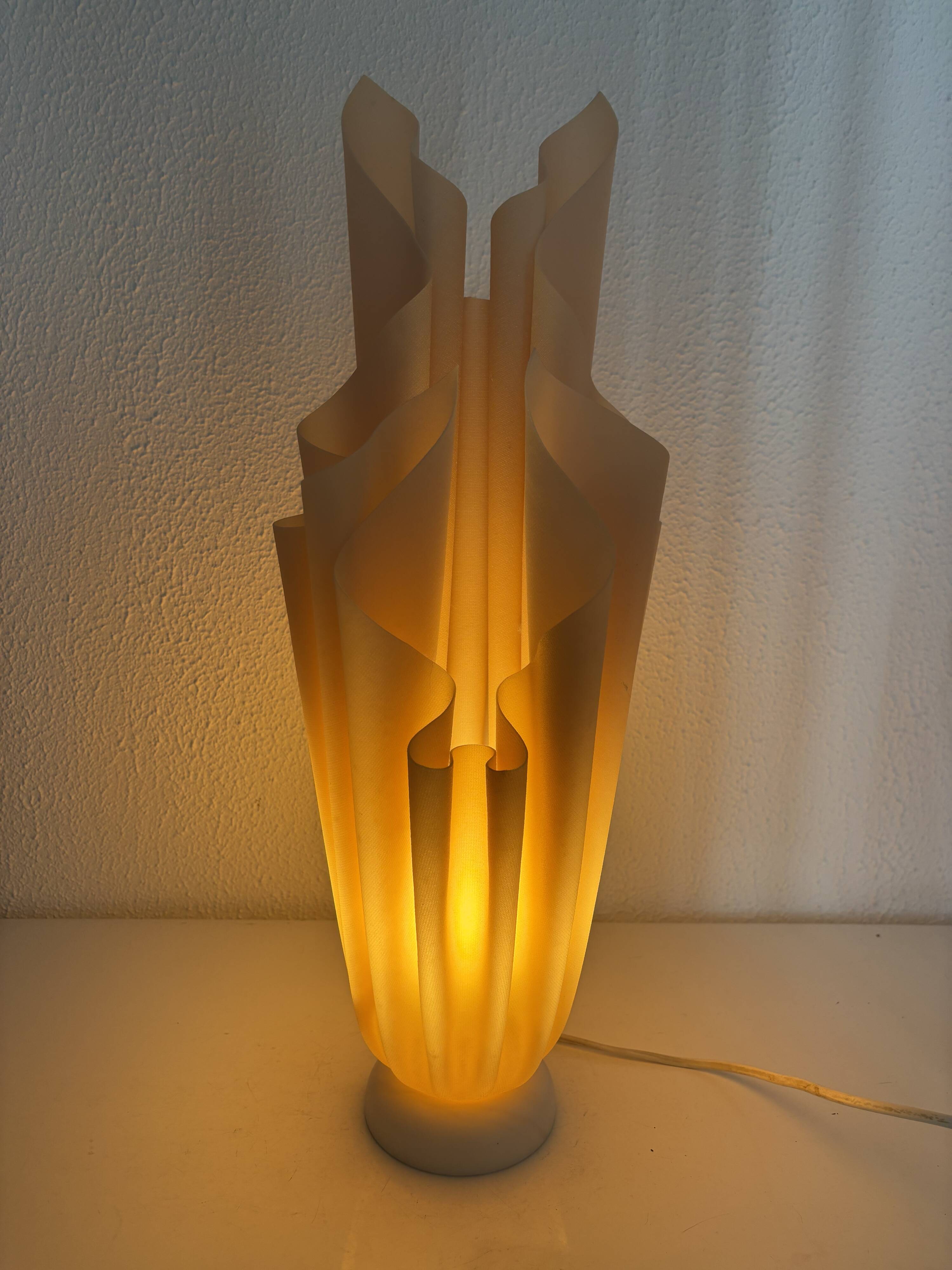 Lampe  vintage 1970 Athéna Georgia Jacob drapée saumonée - 50 cm