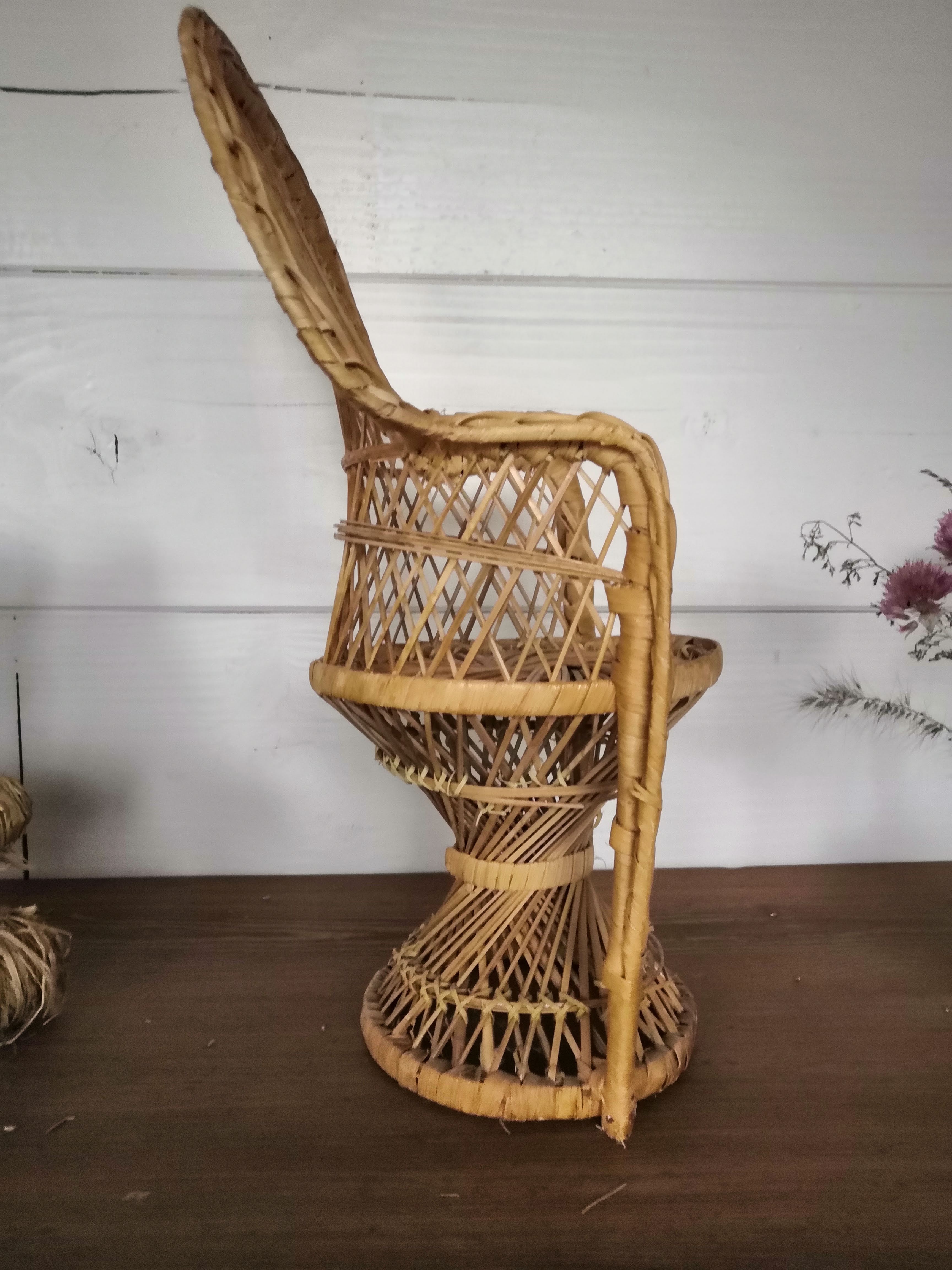 Emmanuelle style doll armchair