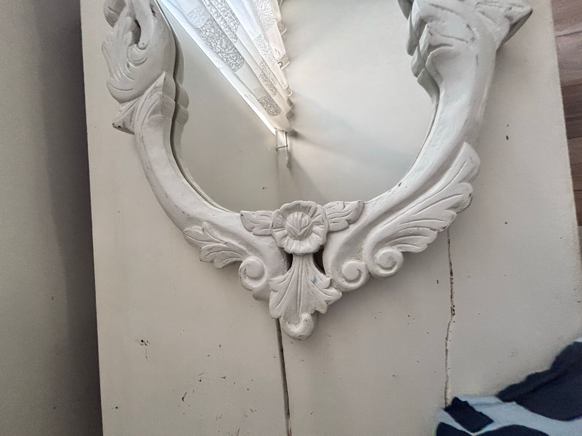 Louis XV rocaille style mirror in carved wood –