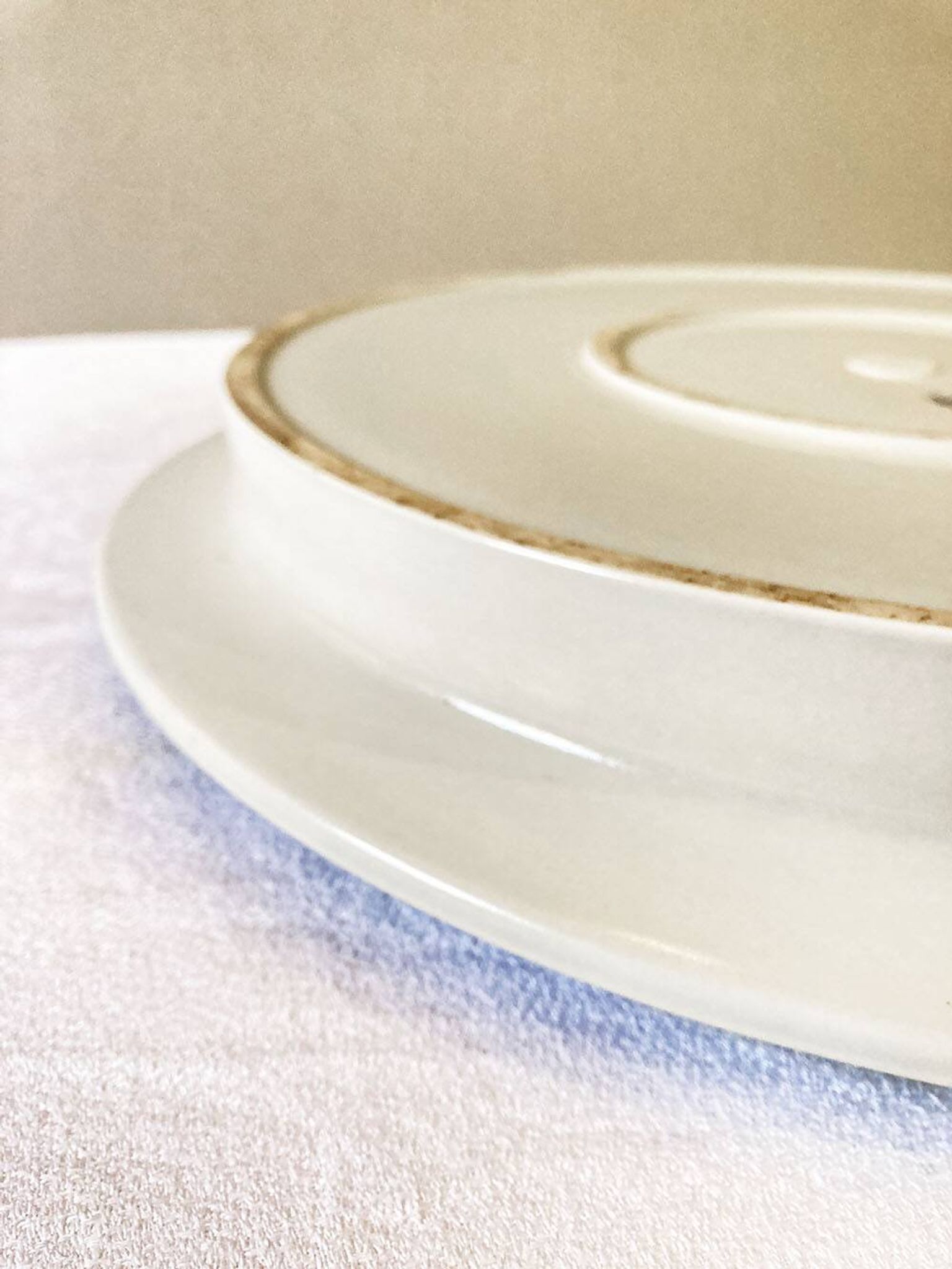 Large porcelain dish, Siena model, by Bjorn Wiinblad for Rosenthal, Germany