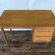 Bureau en chêne clair pieds fuseaux 1950/1960