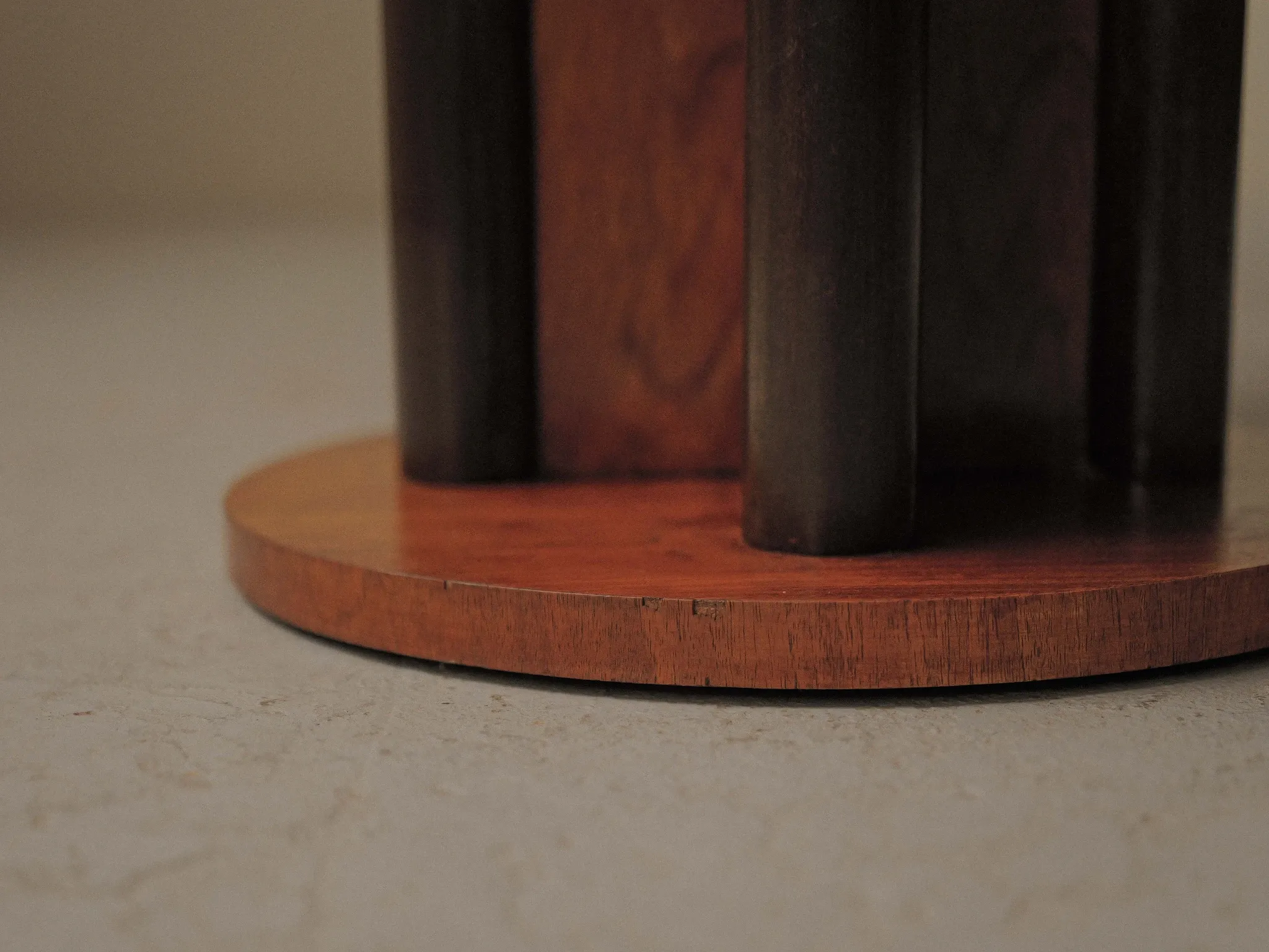 Guéridon rond de style Art déco en bois, vers 1950