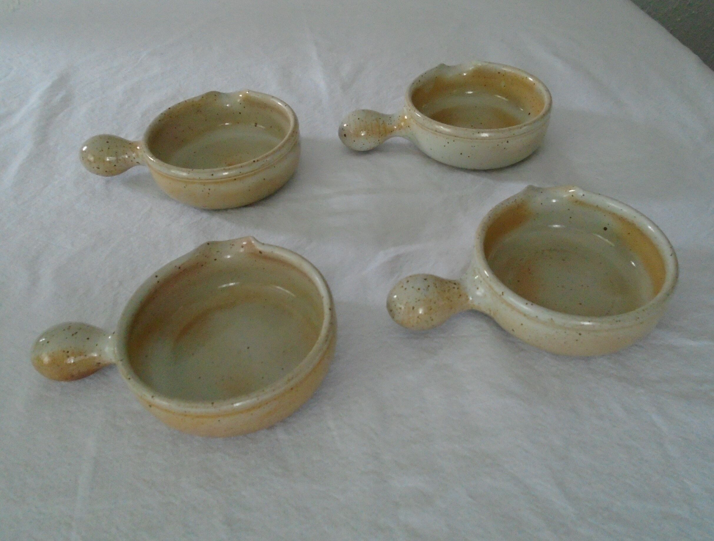 4 cassolettes in sandstone