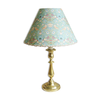 Lampe bougeoir ancien en laiton avec son abat-jour fait main en tissu de William Morris