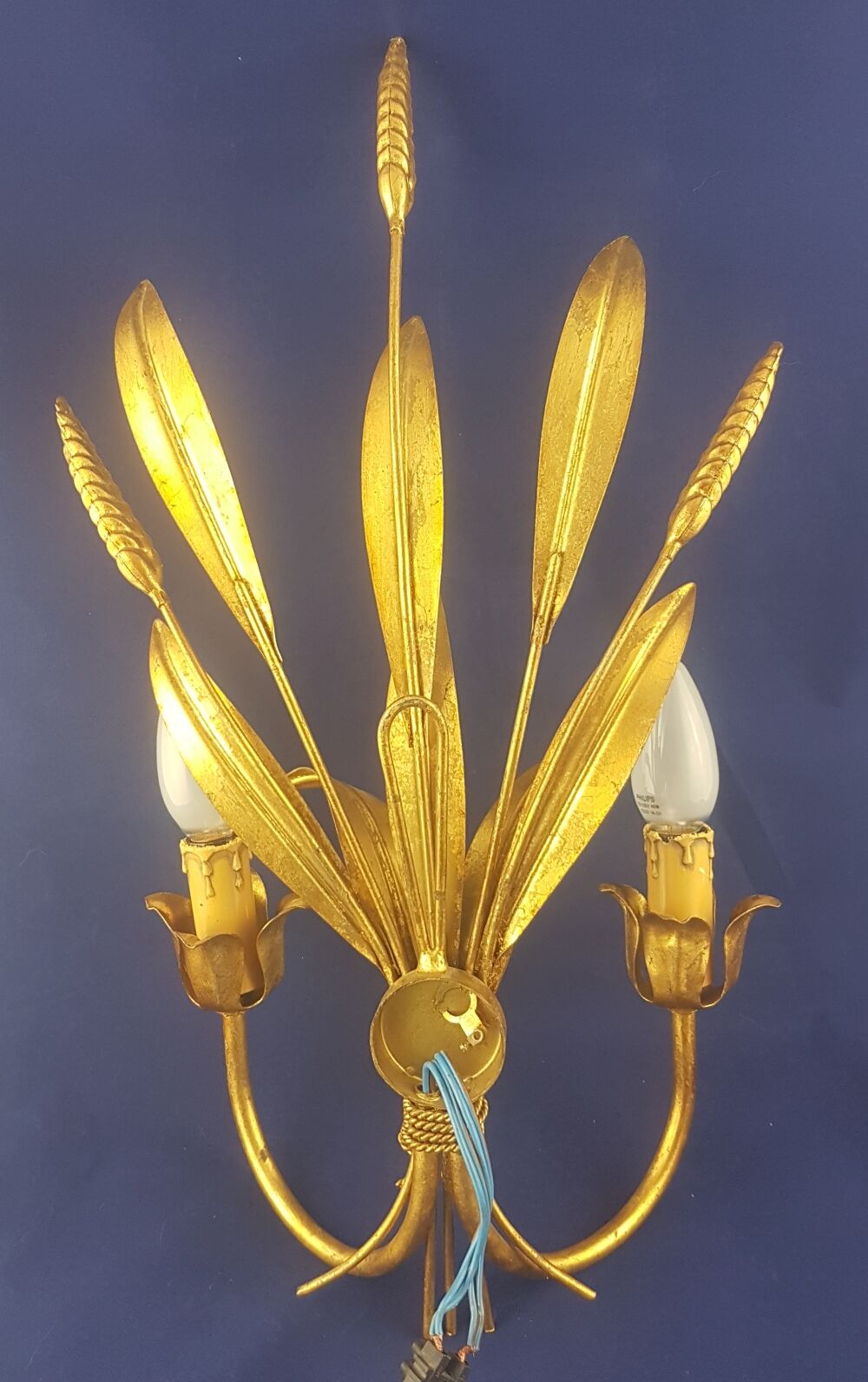 Golden metal wheat sheaf sconce