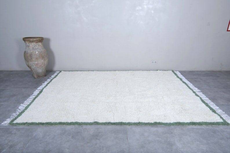 Handmade natural wool rug in green and white, 150x250 cm.