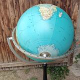 Grand globe terrestre sur pied année 70