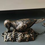 Door knocker/knocker. Woodpecker on tree trunk. In cast iron with a golden patina
