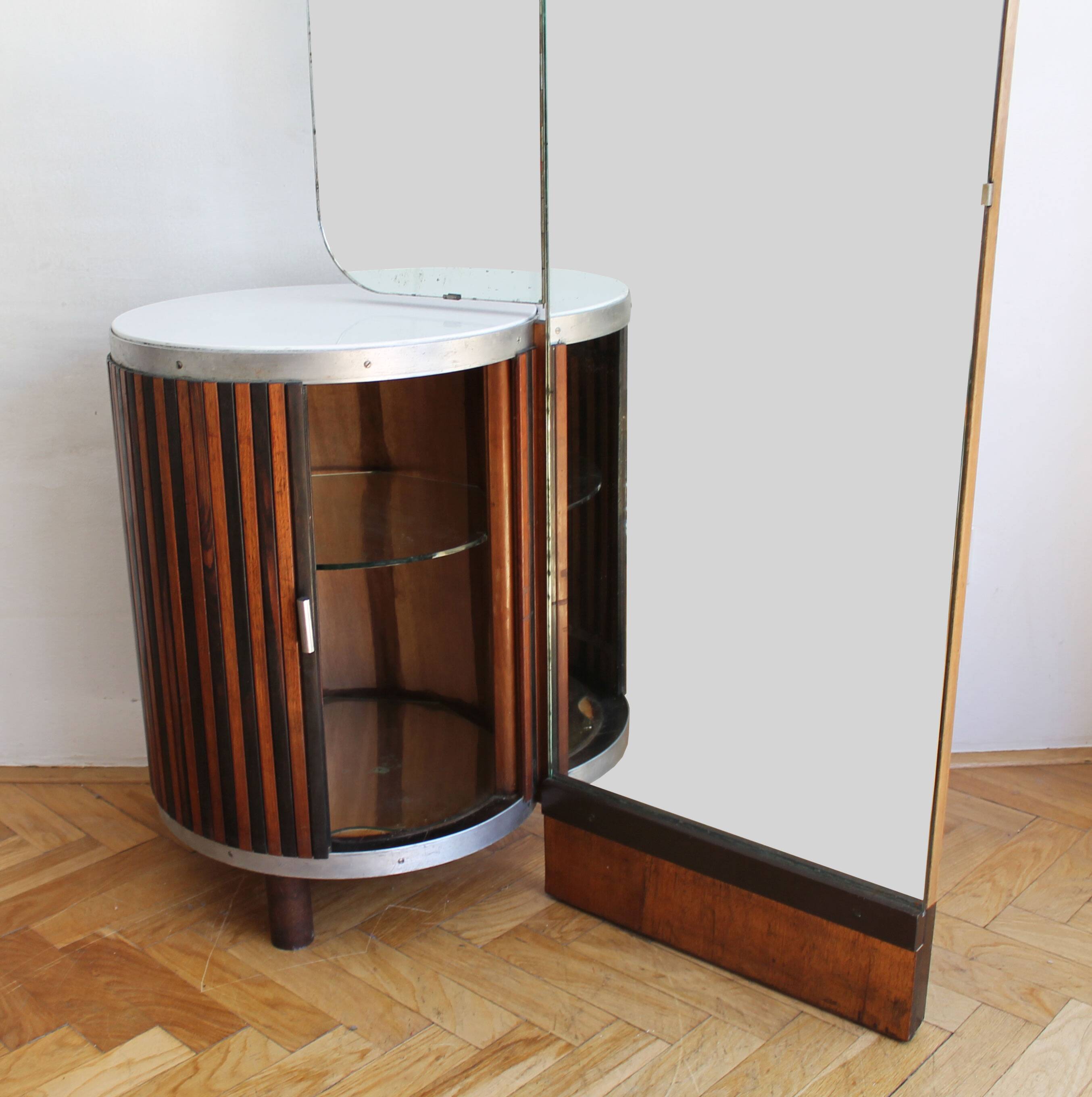 Coiffeuse des années 1930 par UP Brno