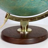 Pretty globe, Scan Globe with magnifying glass