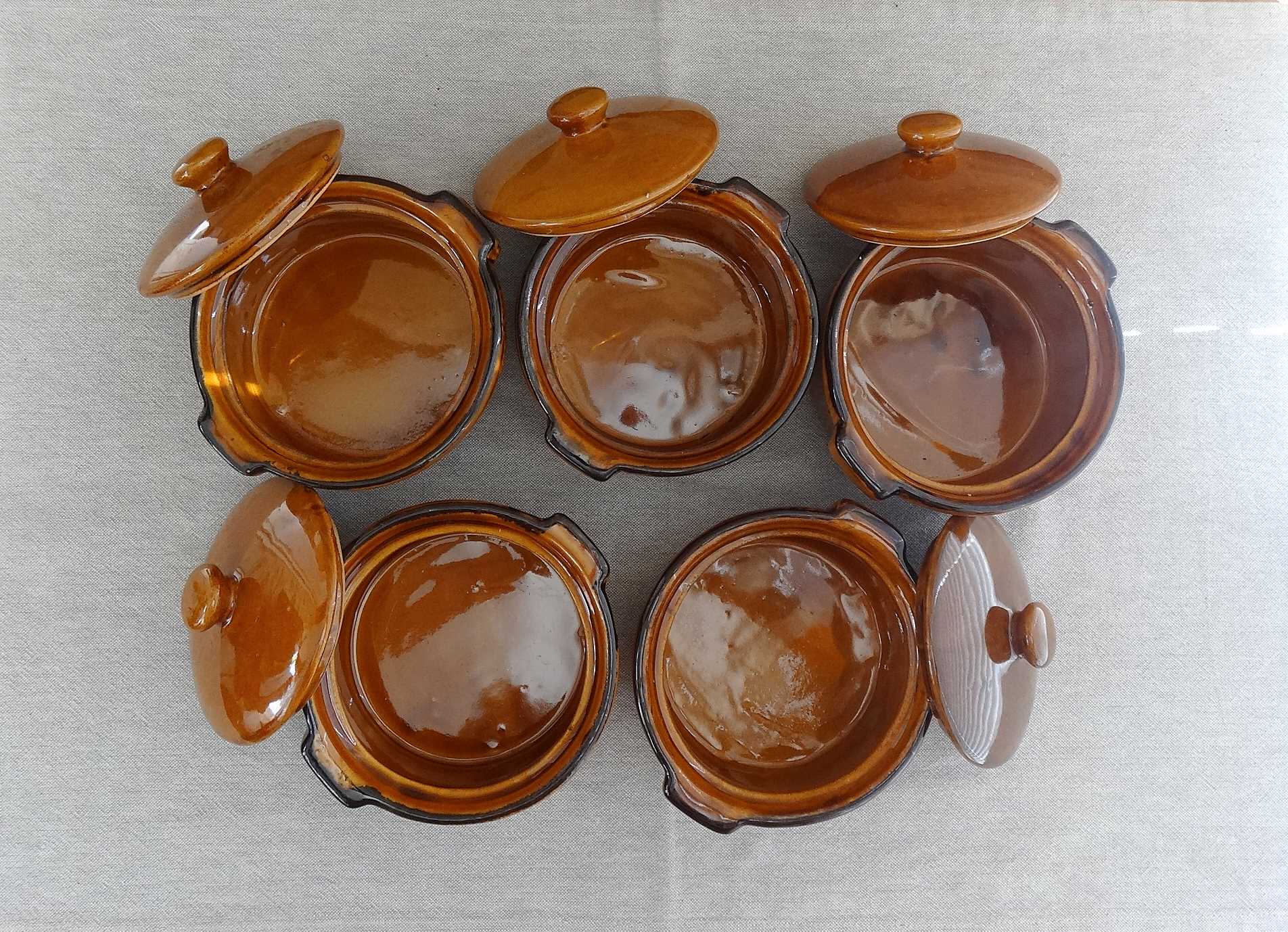 5 cocottes rondes en grès avec couvercle vintage