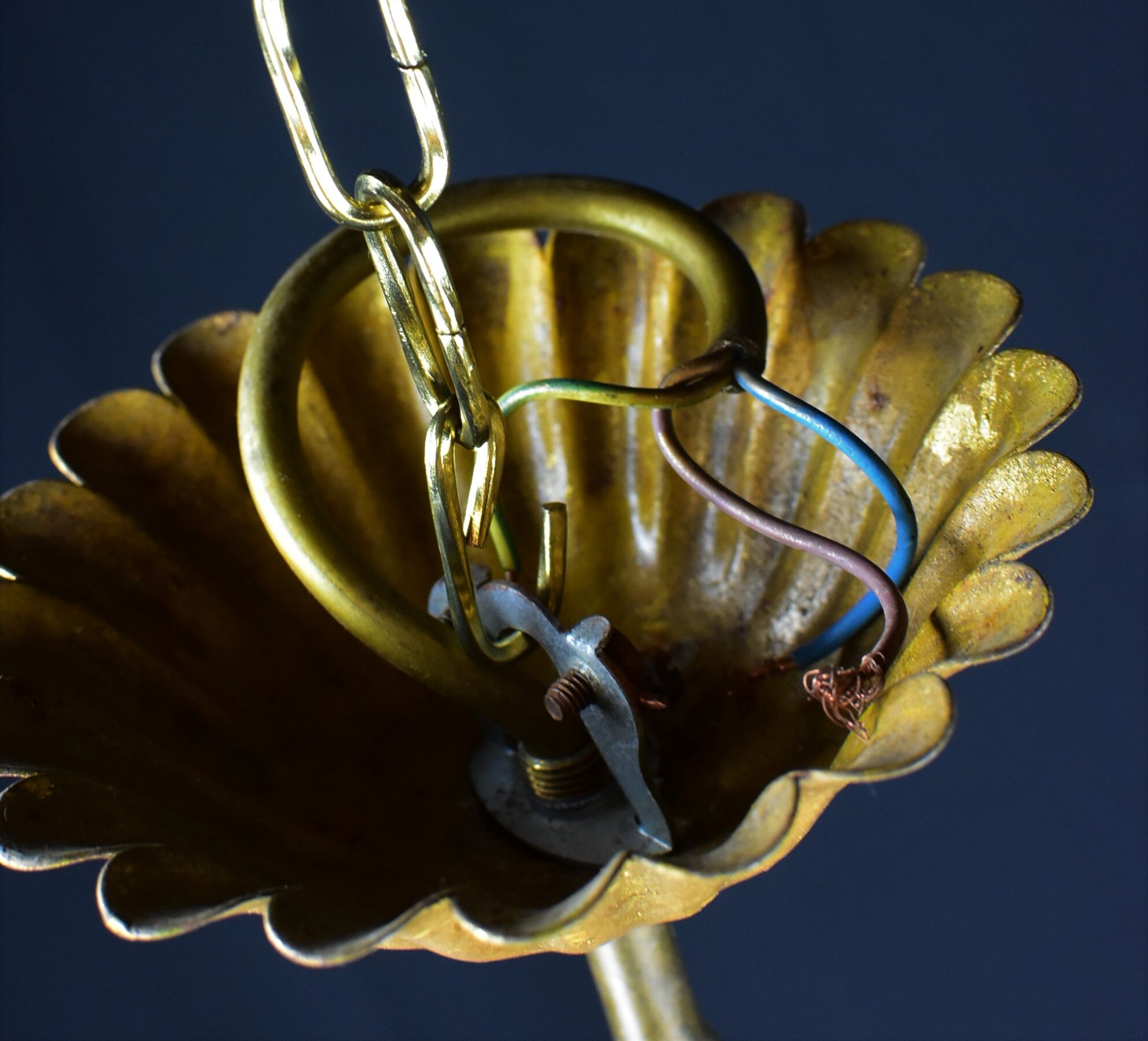 Golden suspension, 3 branches, wheat cob decoration.