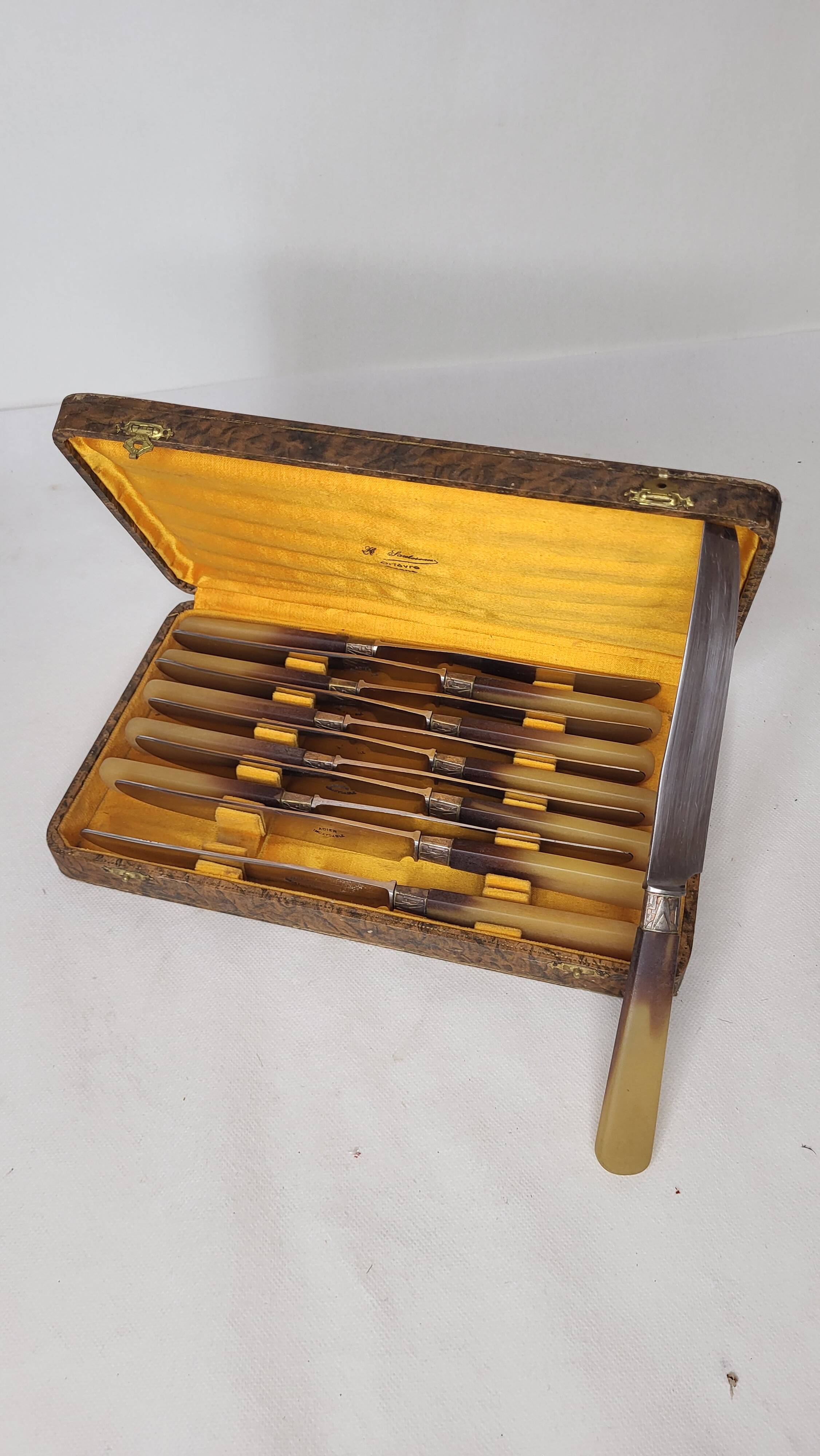 12 bakelite knives with steel blade