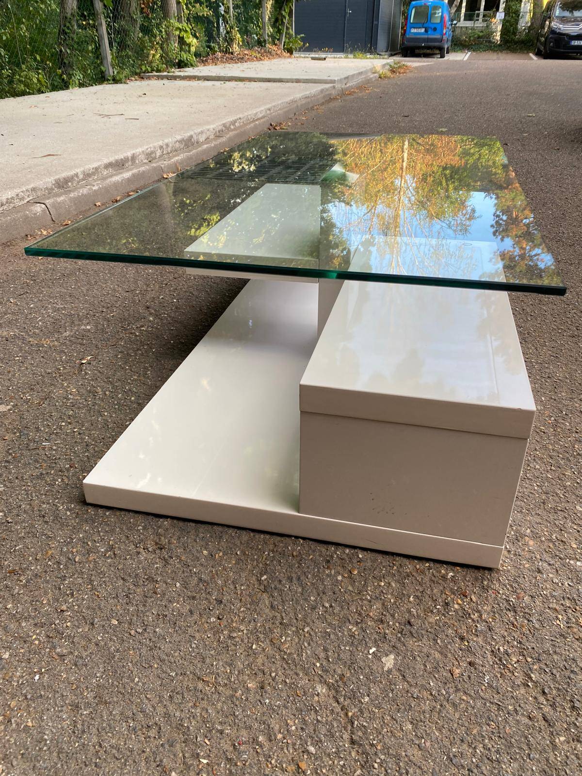Glass and white lacquered coffee table