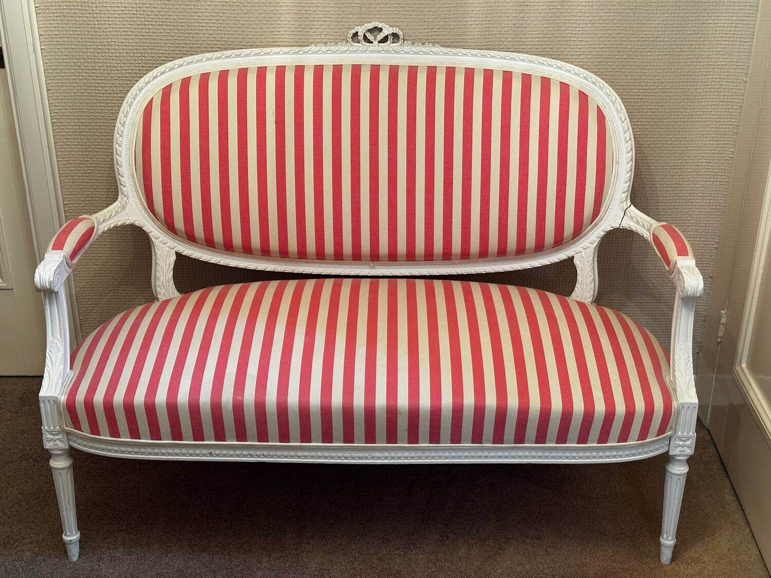 Ensemble canapé et chaise style Louis XVI