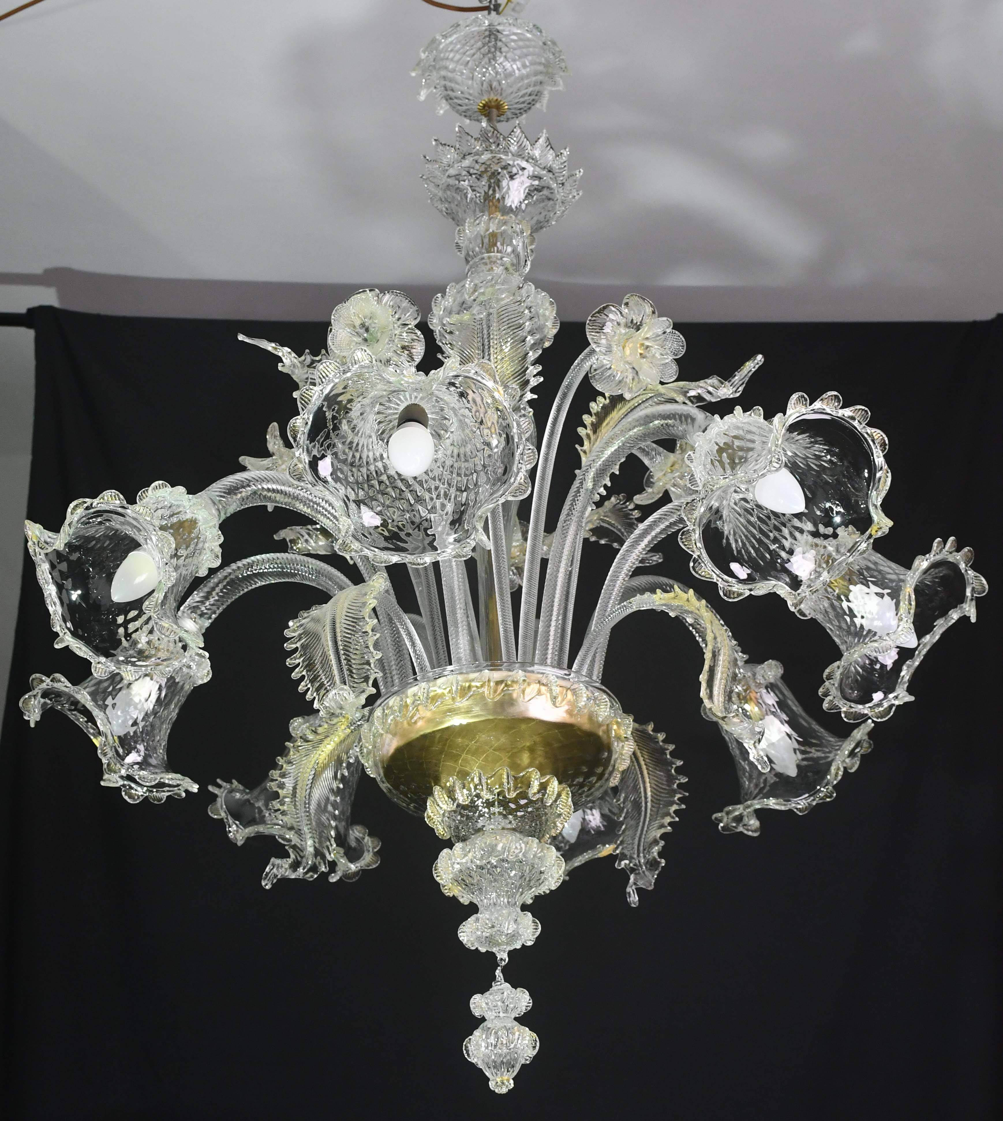 Wonderful large size Venetian chandelier, transparent and gold Murano glass
