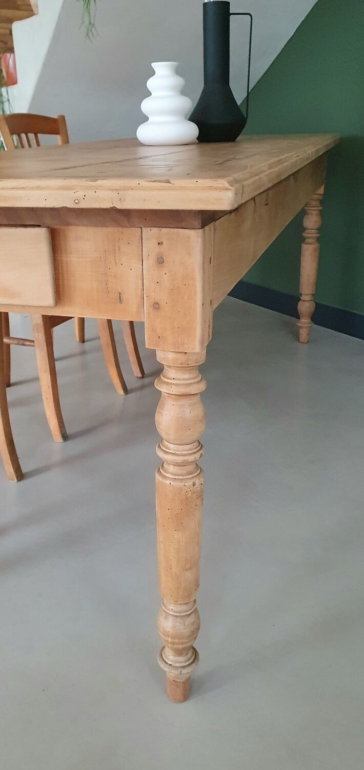Farmhouse table