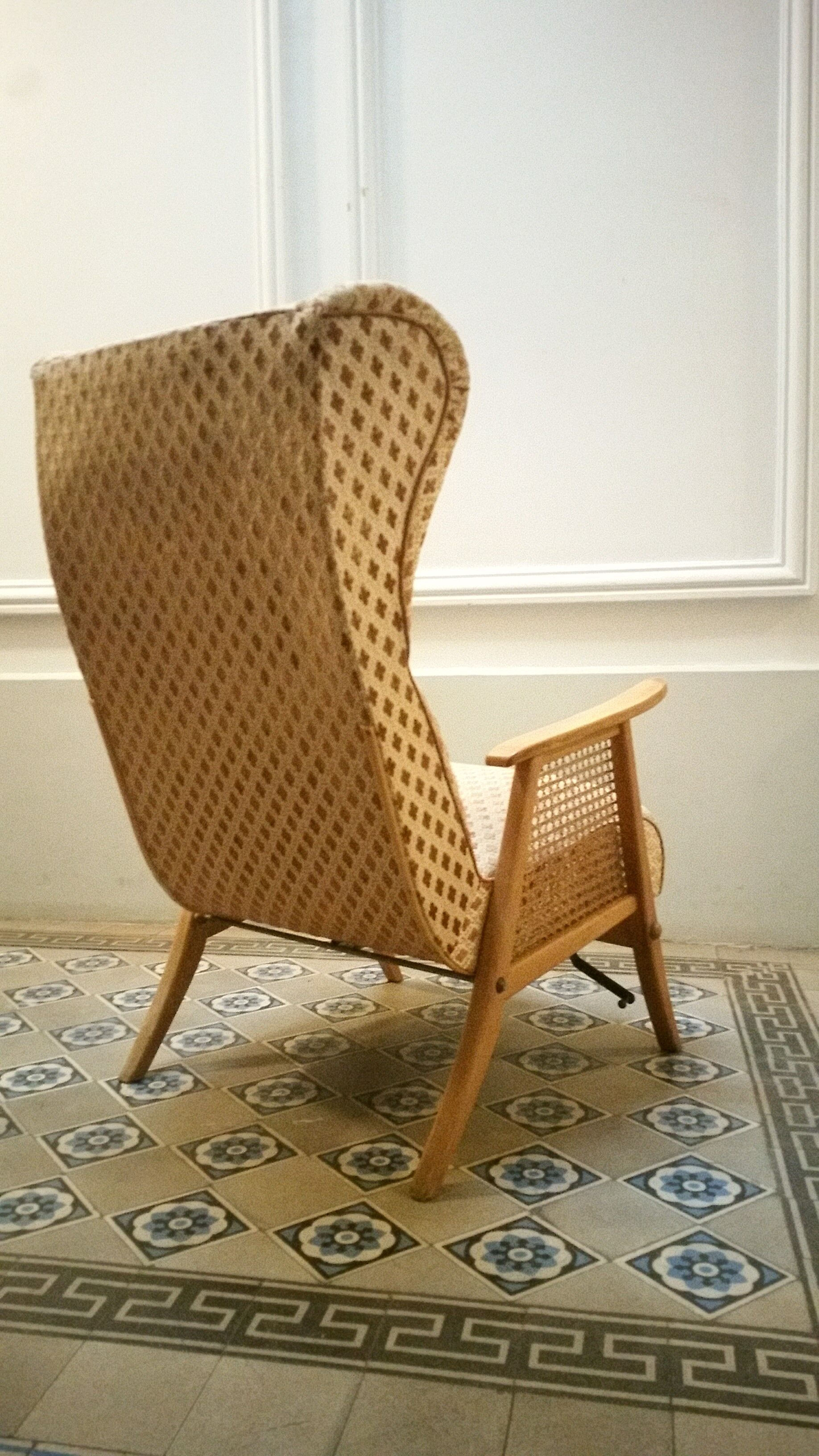 Chair wing chair has ears and has system relaxation 50/60s