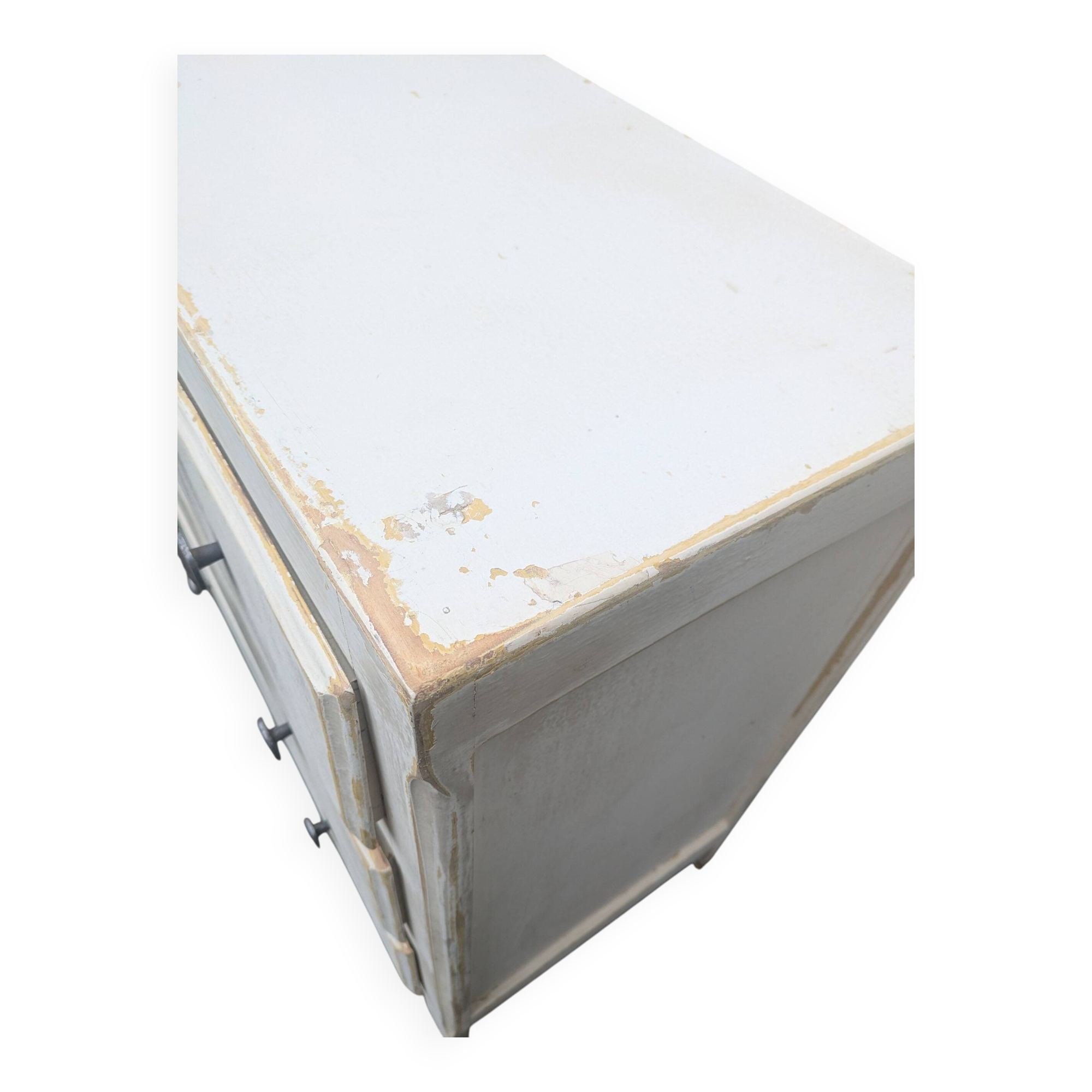 Patinated chest of drawers