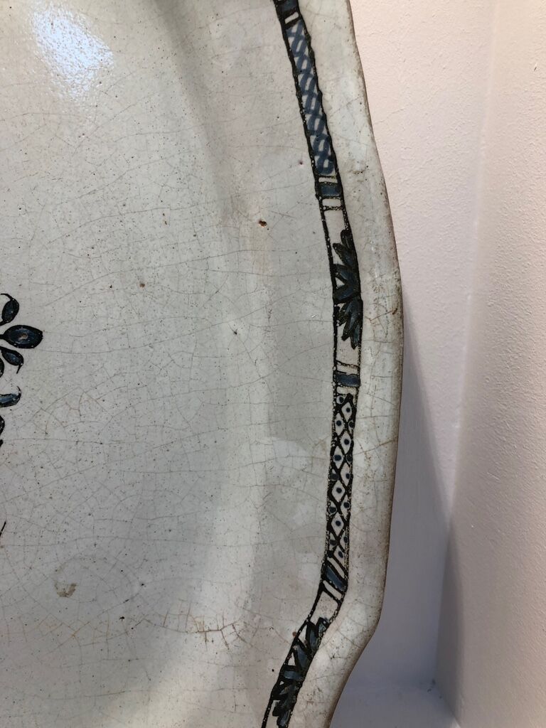 Faience dish "black ass" with floral pattern 18th century