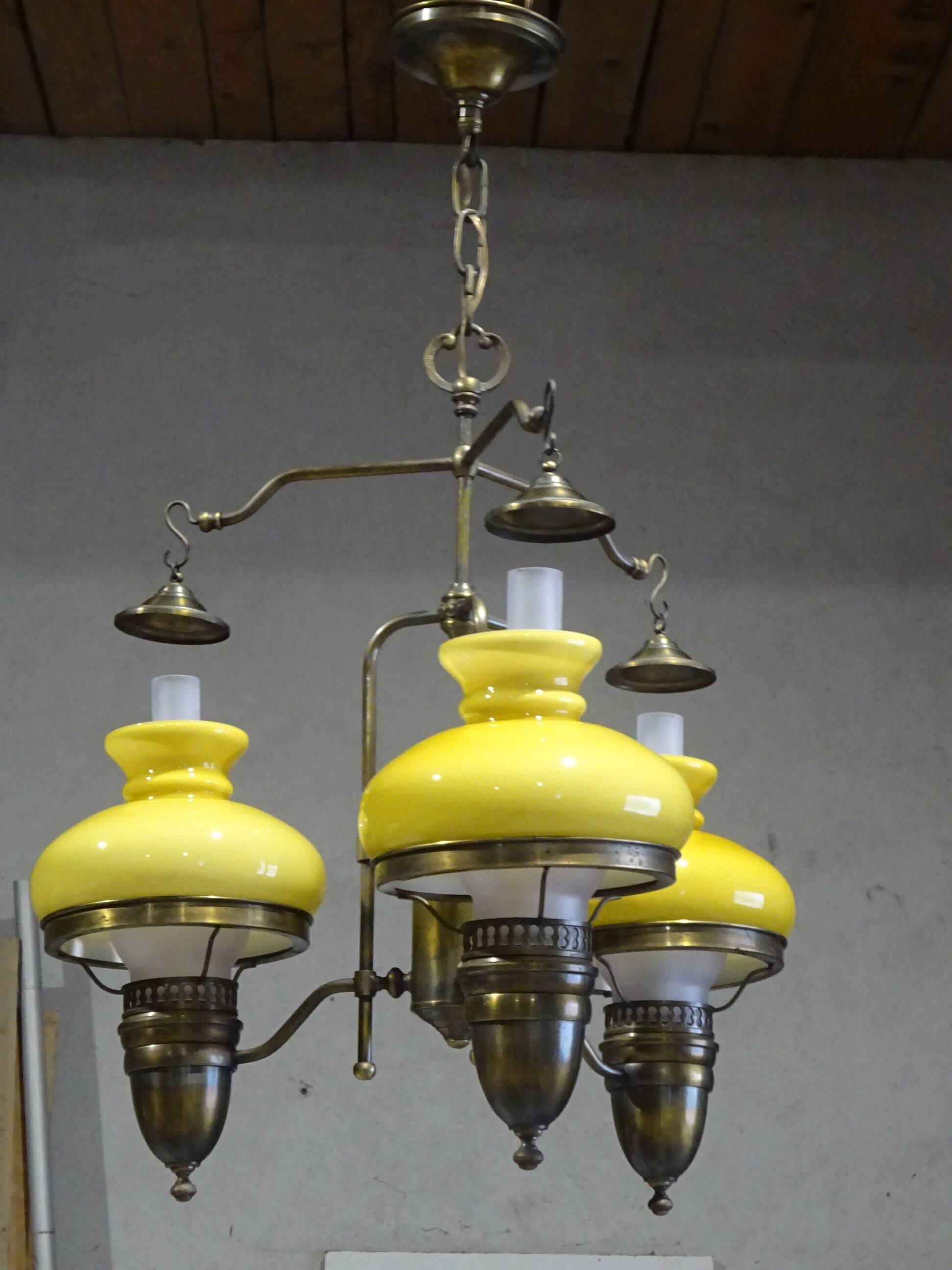Large 3-light chandelier in glass, opaline and brass