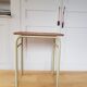 Bureau d'école en bois et métal