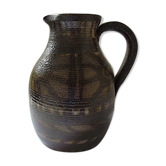 Quimper sandstone pitcher with geometric decorations