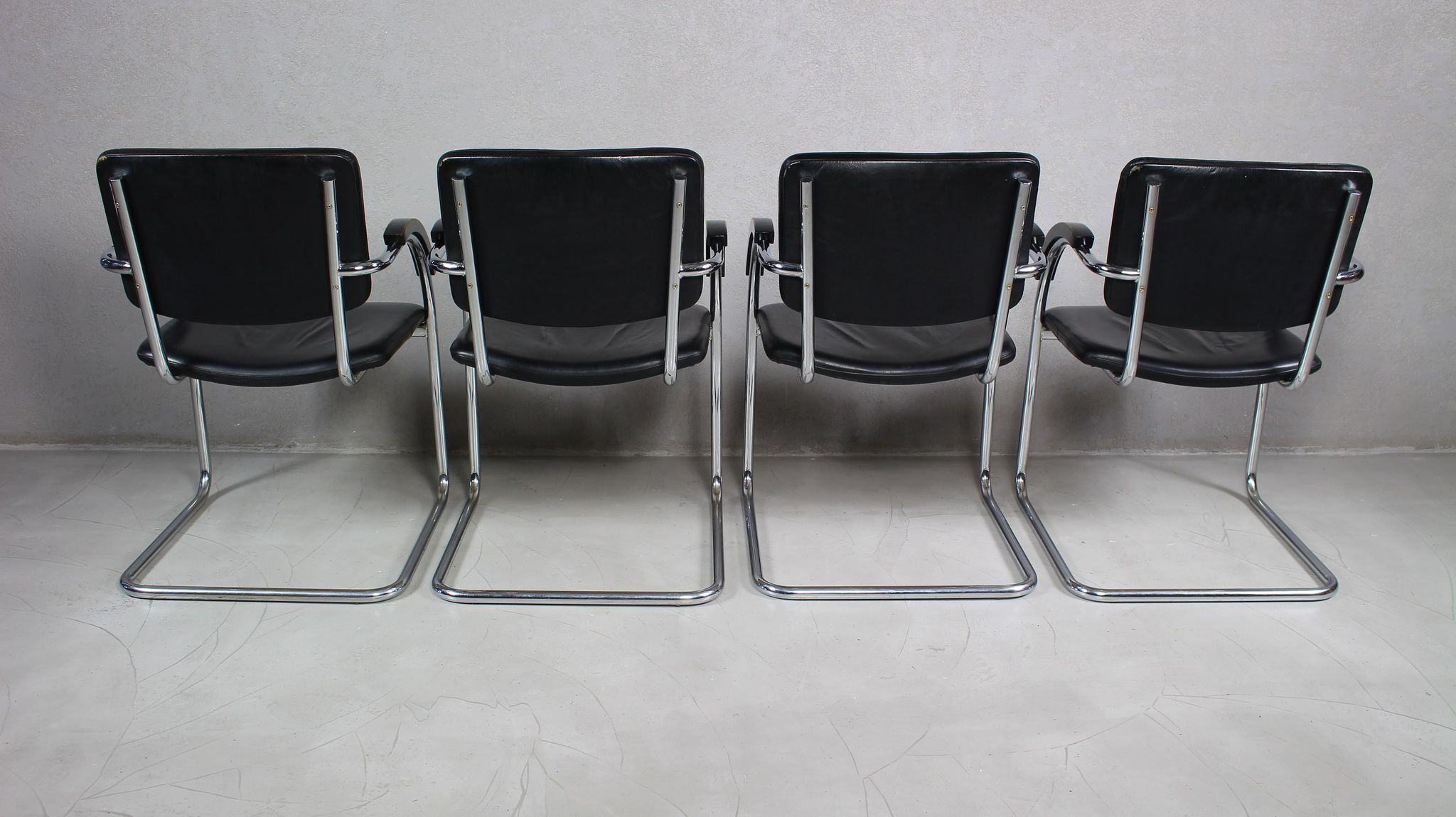 Set of 4 vintage tubular steel lounge chair