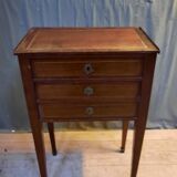 Antique chest of drawers in veneer