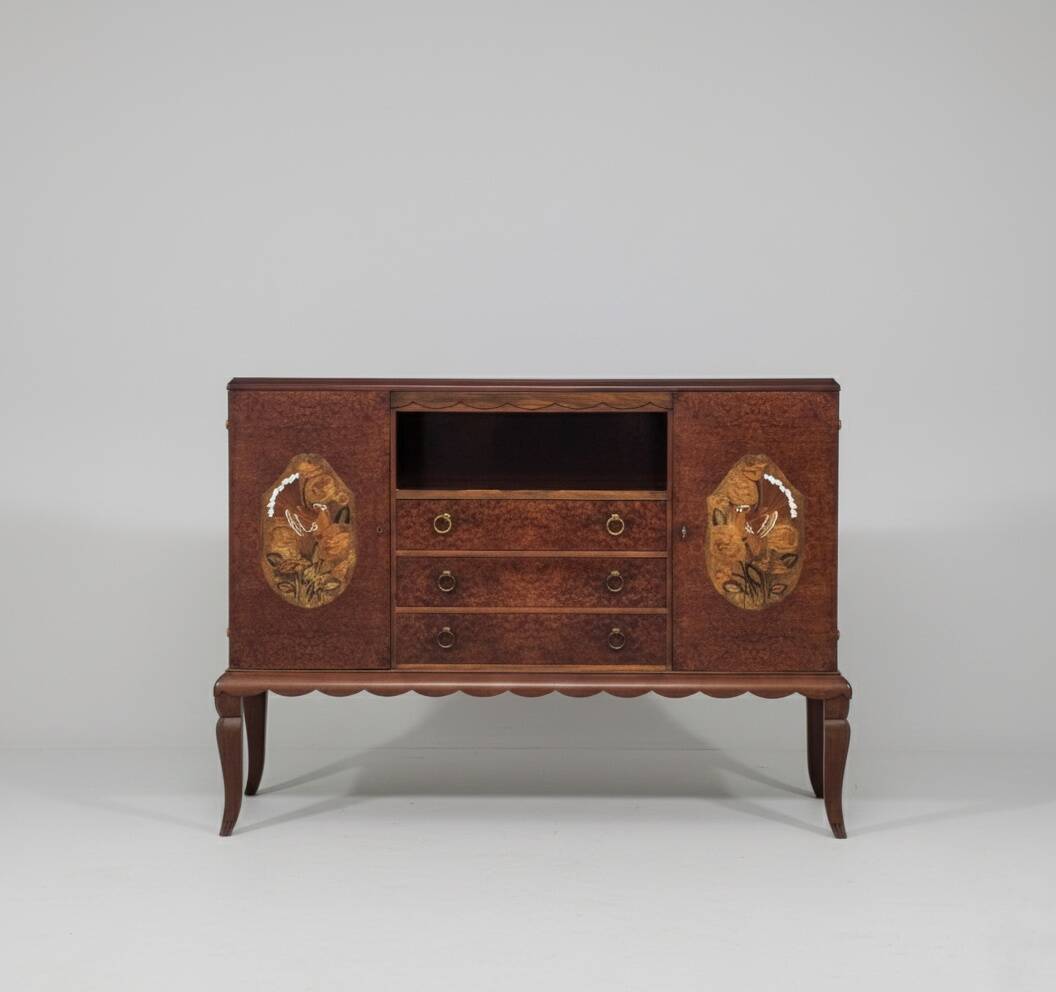 Buffet in marquetry of elm – Refined cabinetmaking work from 1940
